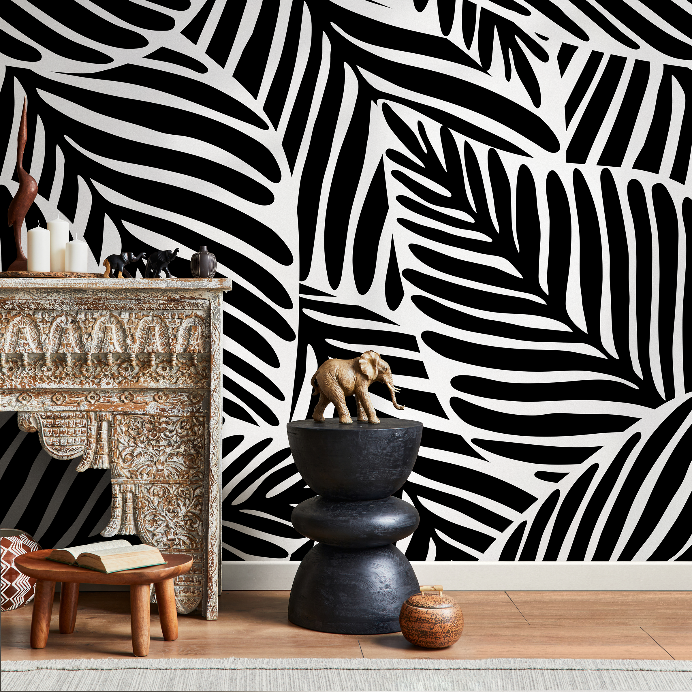 Botanical Wallpaper With Stylized Palm Leaves In Black And White - B642