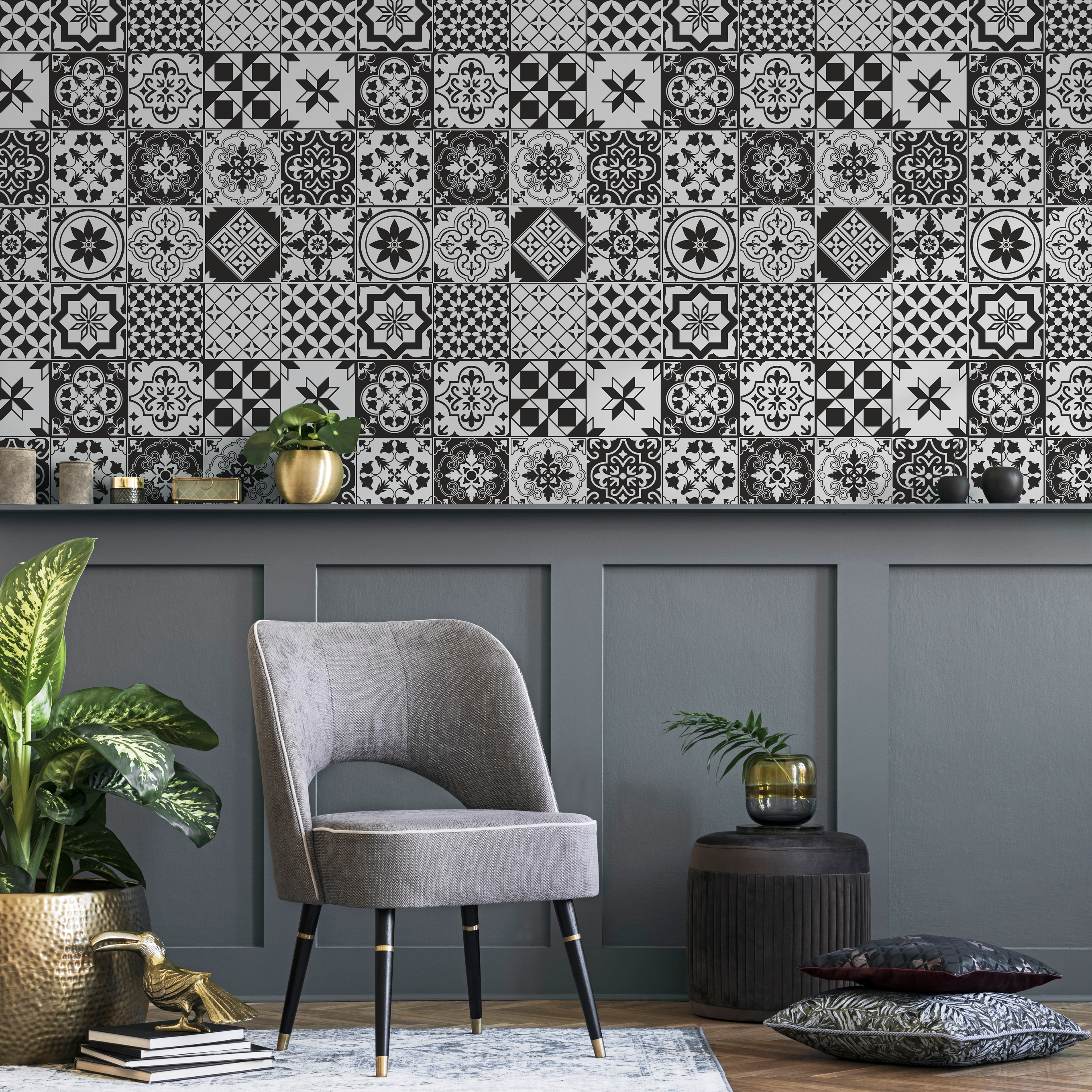 Tile Wallpaper With A Geometric Patchwork Design In Black And White - B727