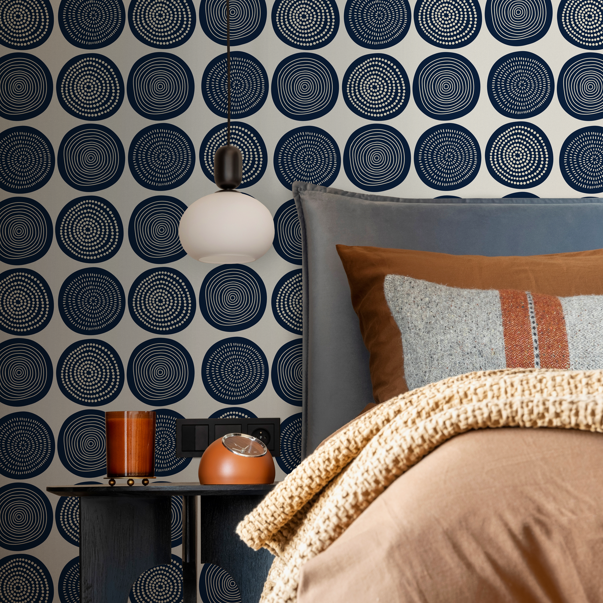 Geometric Wallpaper With Hand-drawn Circle Motifs In Navy Blue - B783
