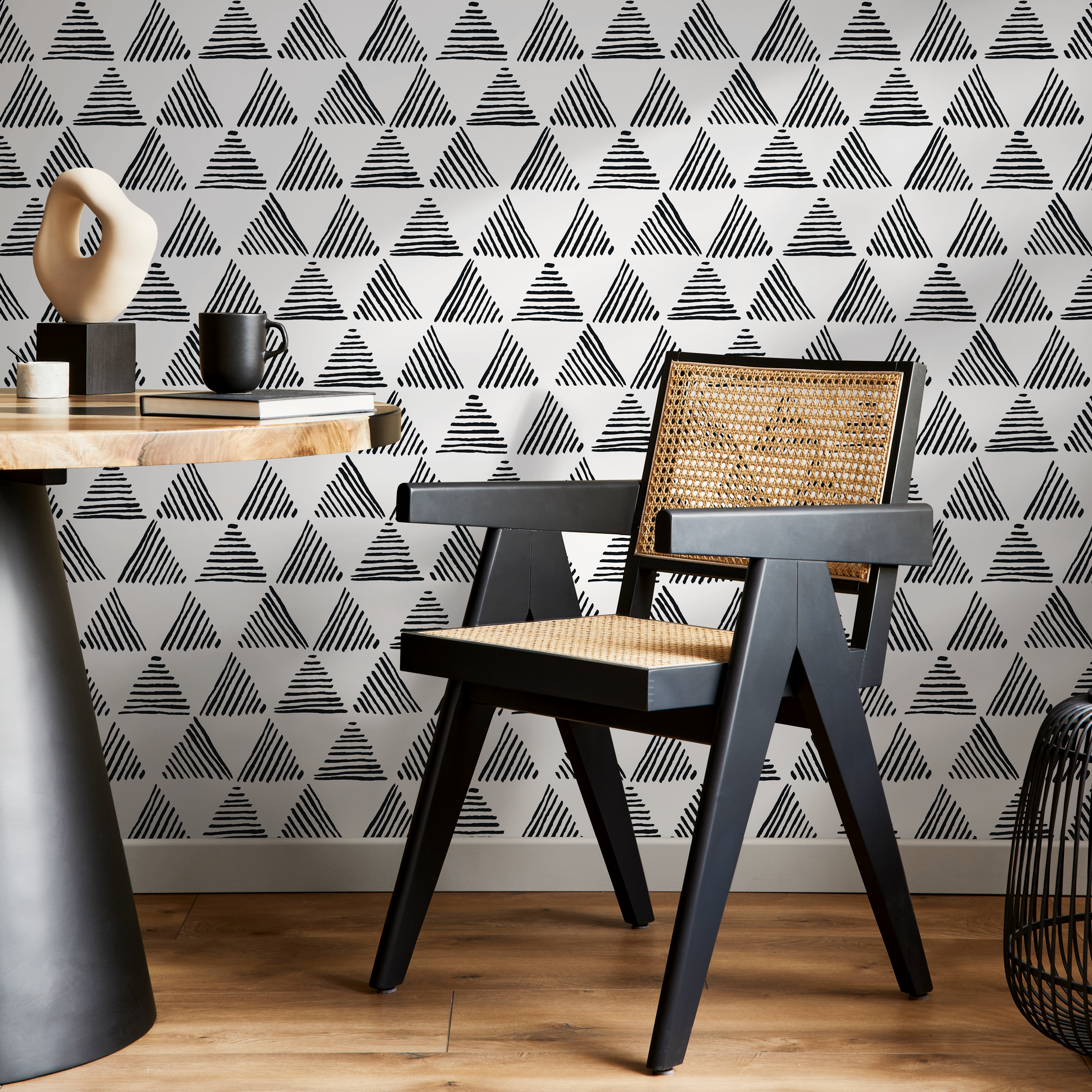 Geometric Wallpaper With Hand-drawn Triangles In Black And White - B817