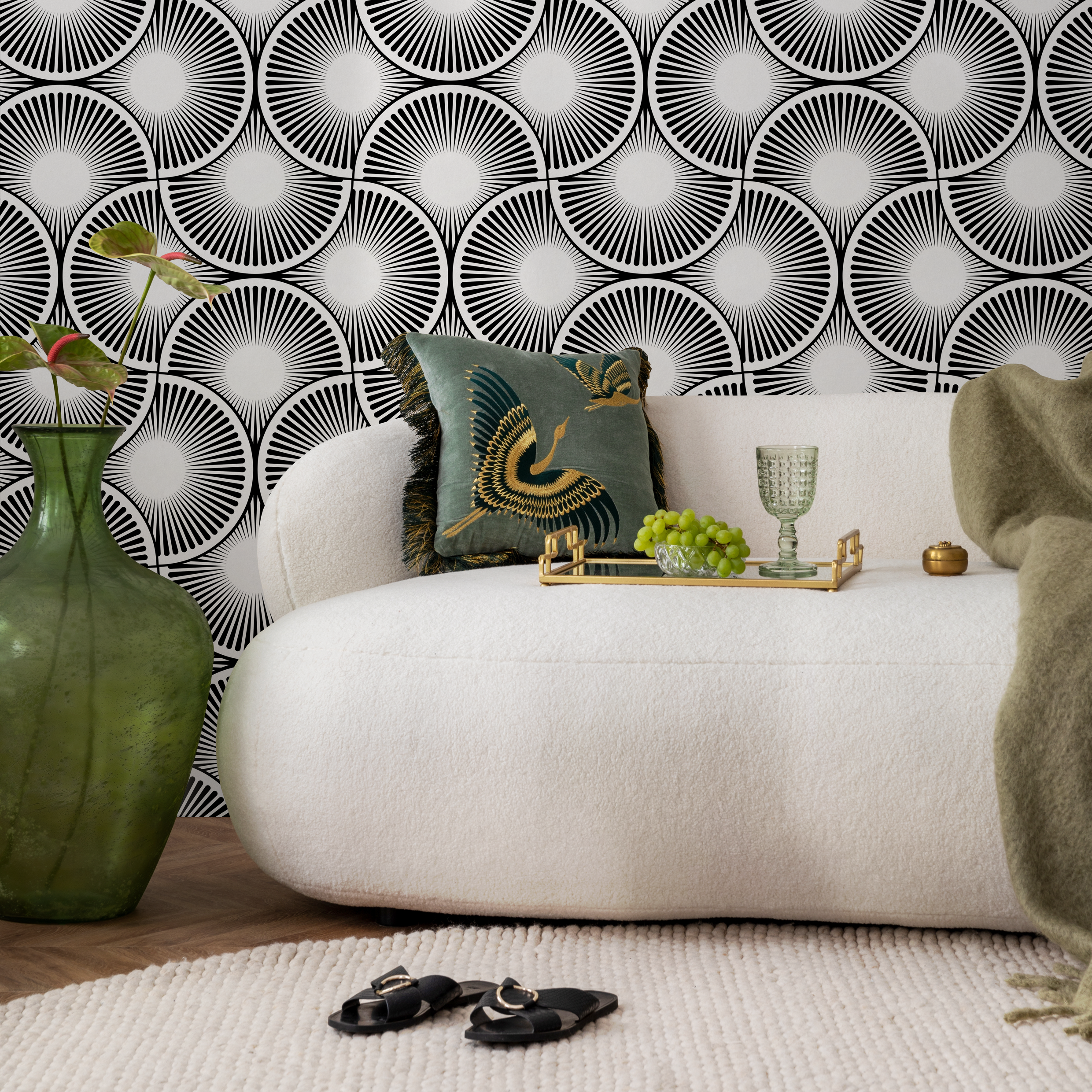 Art Deco Wallpaper With A Scalloped Fan Motif In Black And White - B860