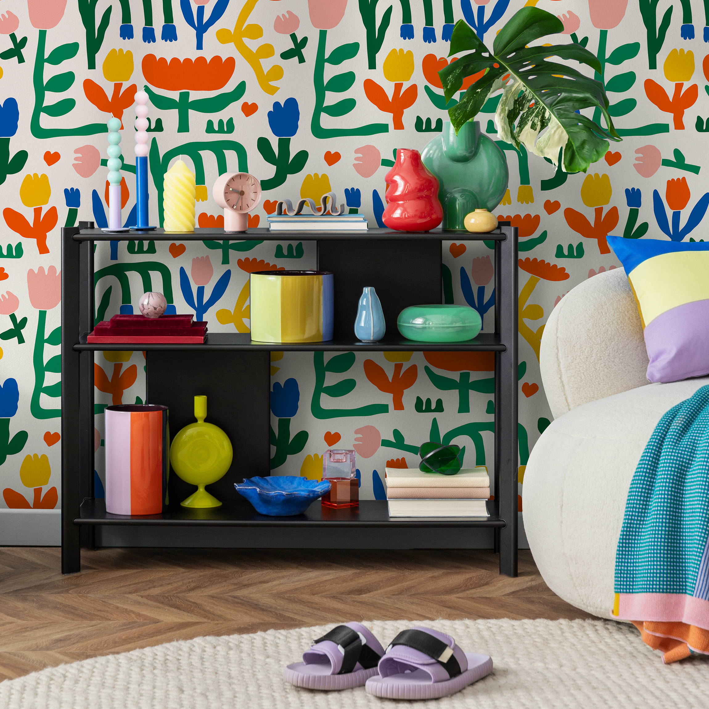 Kids Wallpaper With Abstract Floral Shapes In Green, Orange, And Blue - B895
