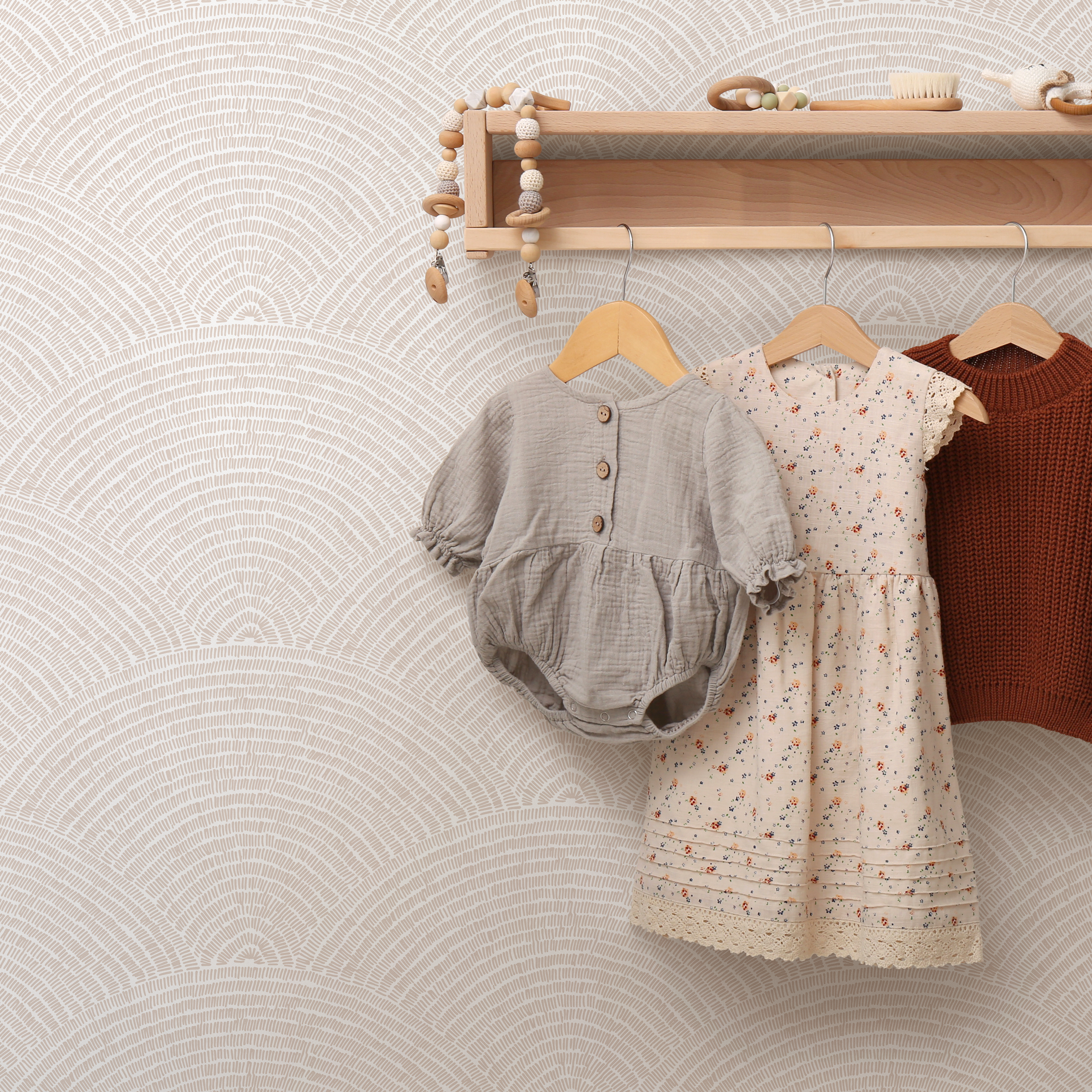 Geometric Wallpaper With A Scalloped Arch Motif In Beige And White - B971