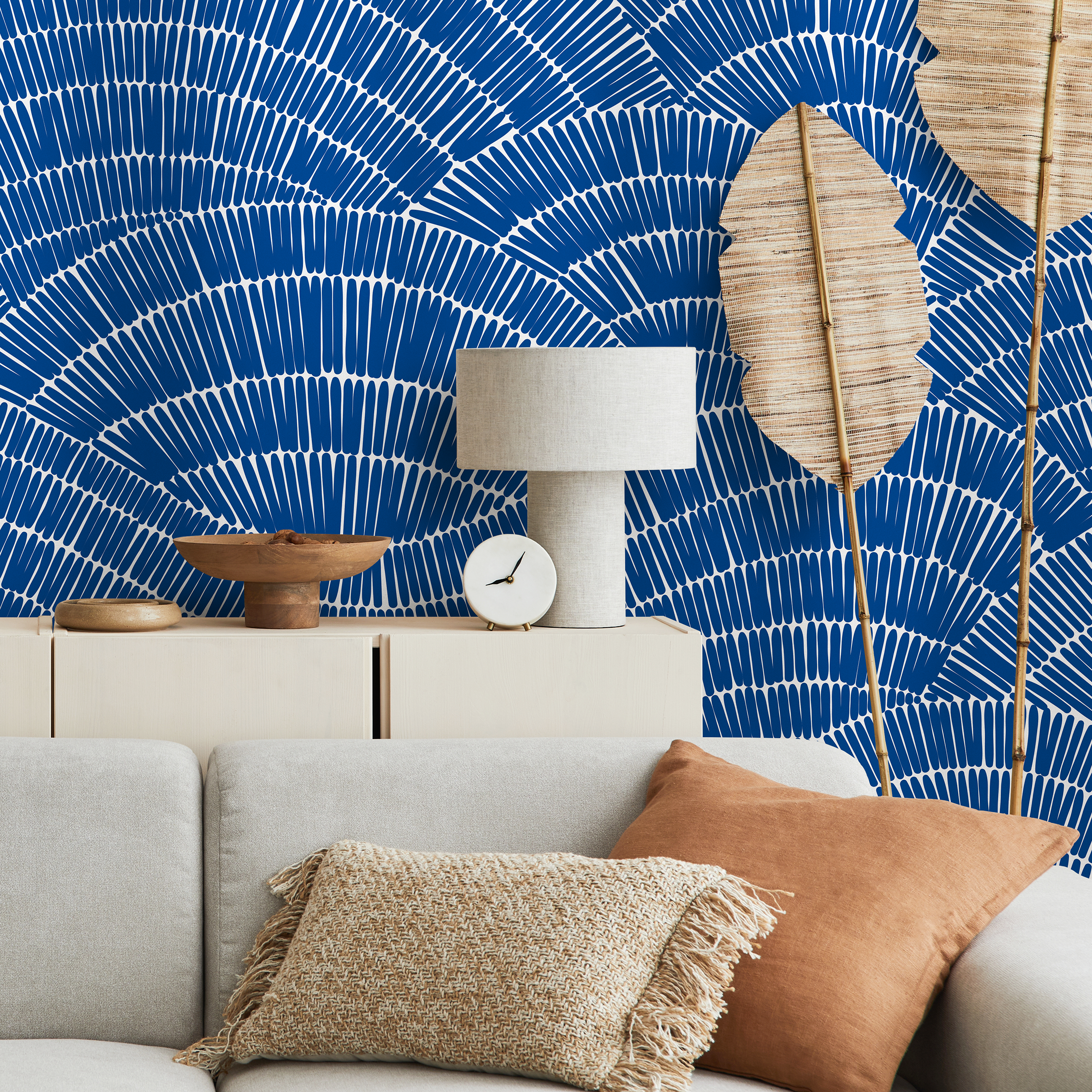 Geometric Wallpaper With An Overlapping Fan Motif In Blue And White - B973