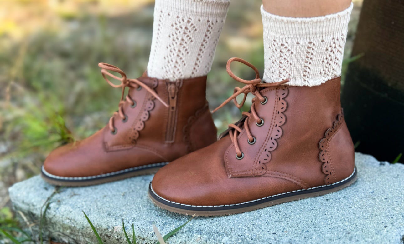 Layne 𝐁𝐎𝐎𝐓𝐒 - Distressed Brown