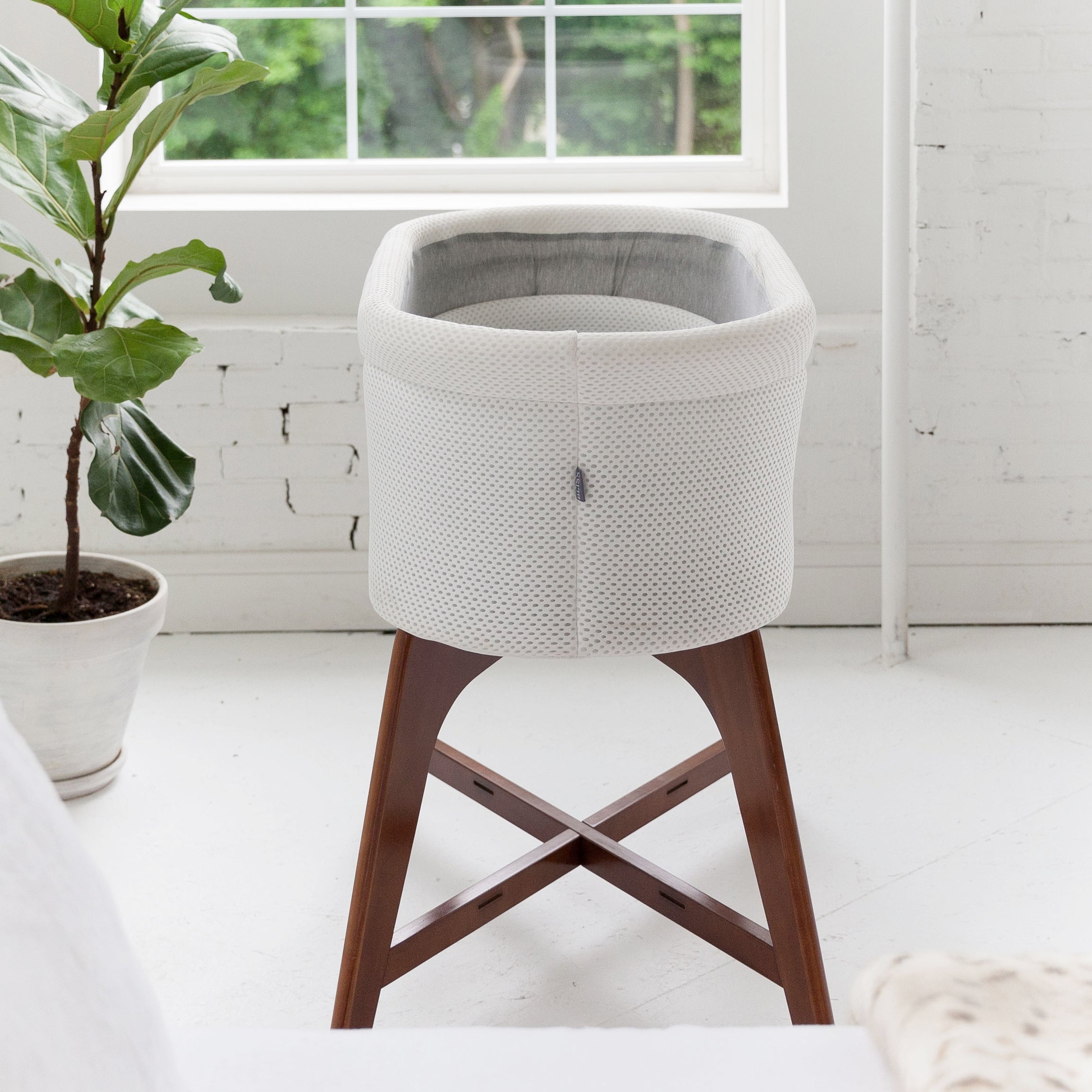 Trubliss Evi Smart Bassinet