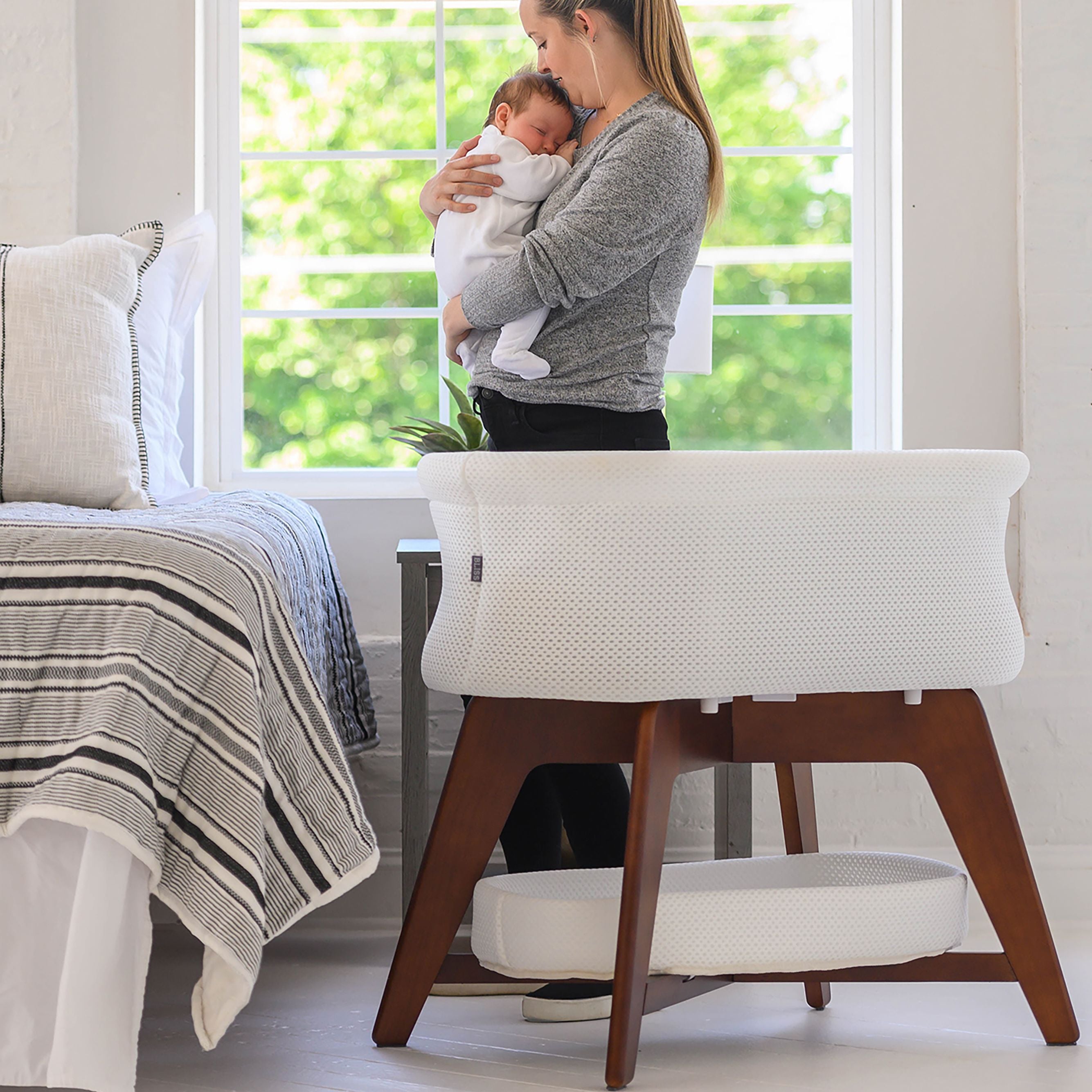 Trubliss Evi Smart Bassinet