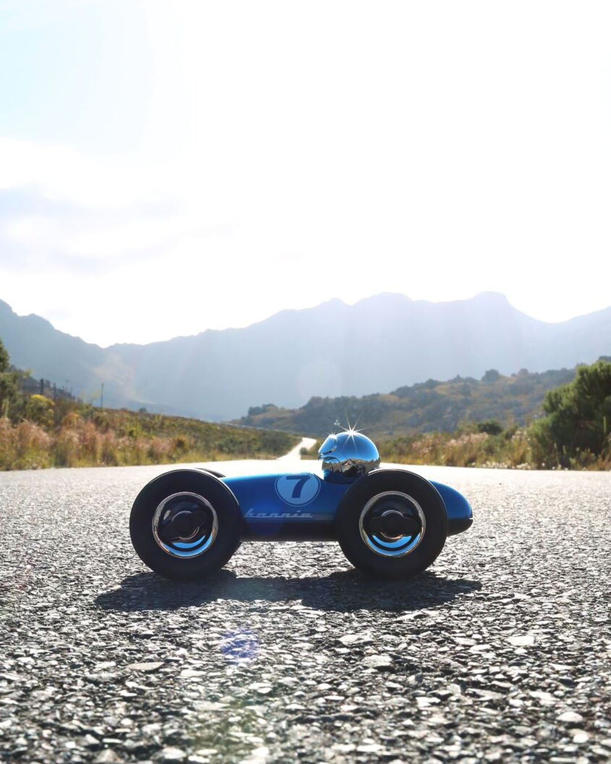 Car Midi Bonnie Blue W/ Chrome Helmet