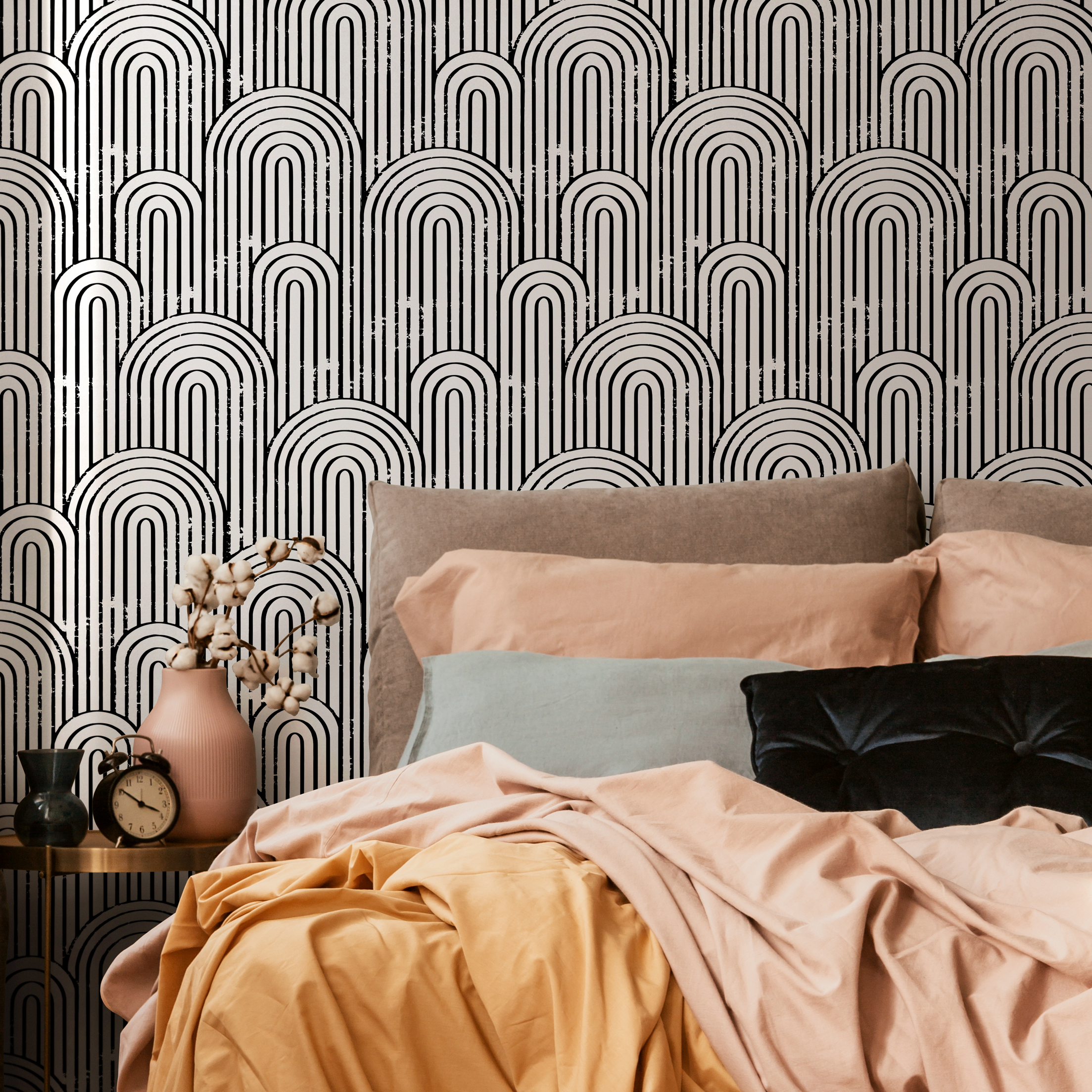 Art Deco Wallpaper With A Repeating Arch Motif In Black And White - C014