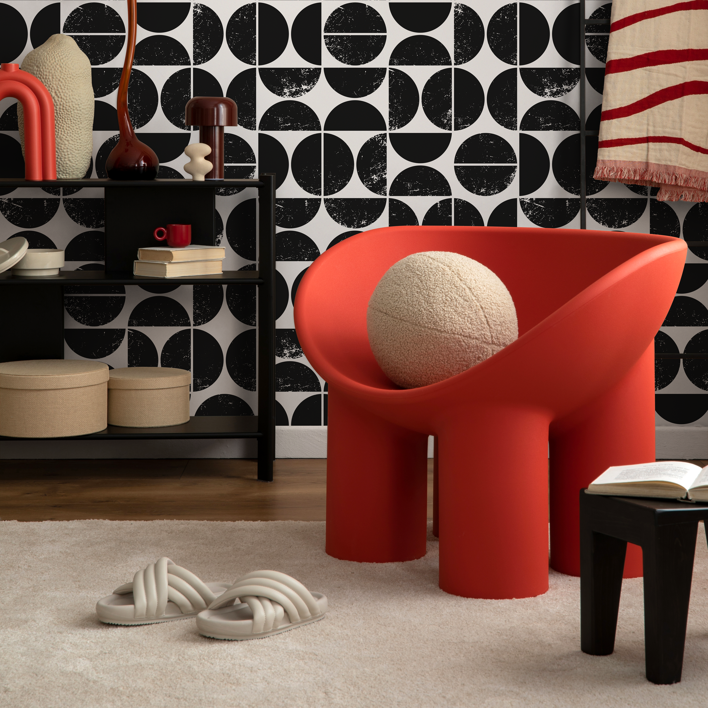 Geometric Wallpaper With A Distressed Semi-circle Motif In Black And White - C029