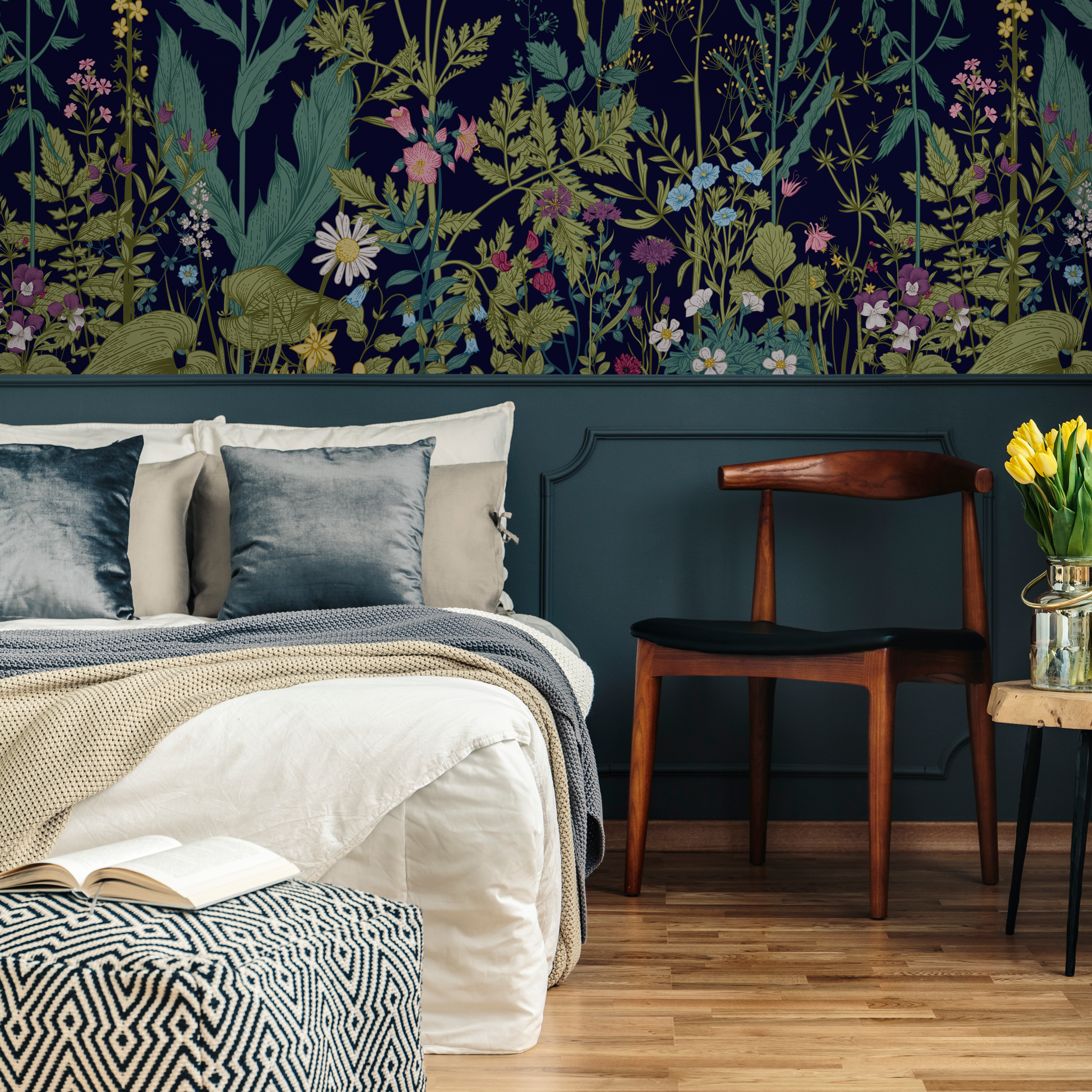 Botanical Wallpaper Featuring A Wildflower Meadow In Navy Blue, Green, And Pink - C039