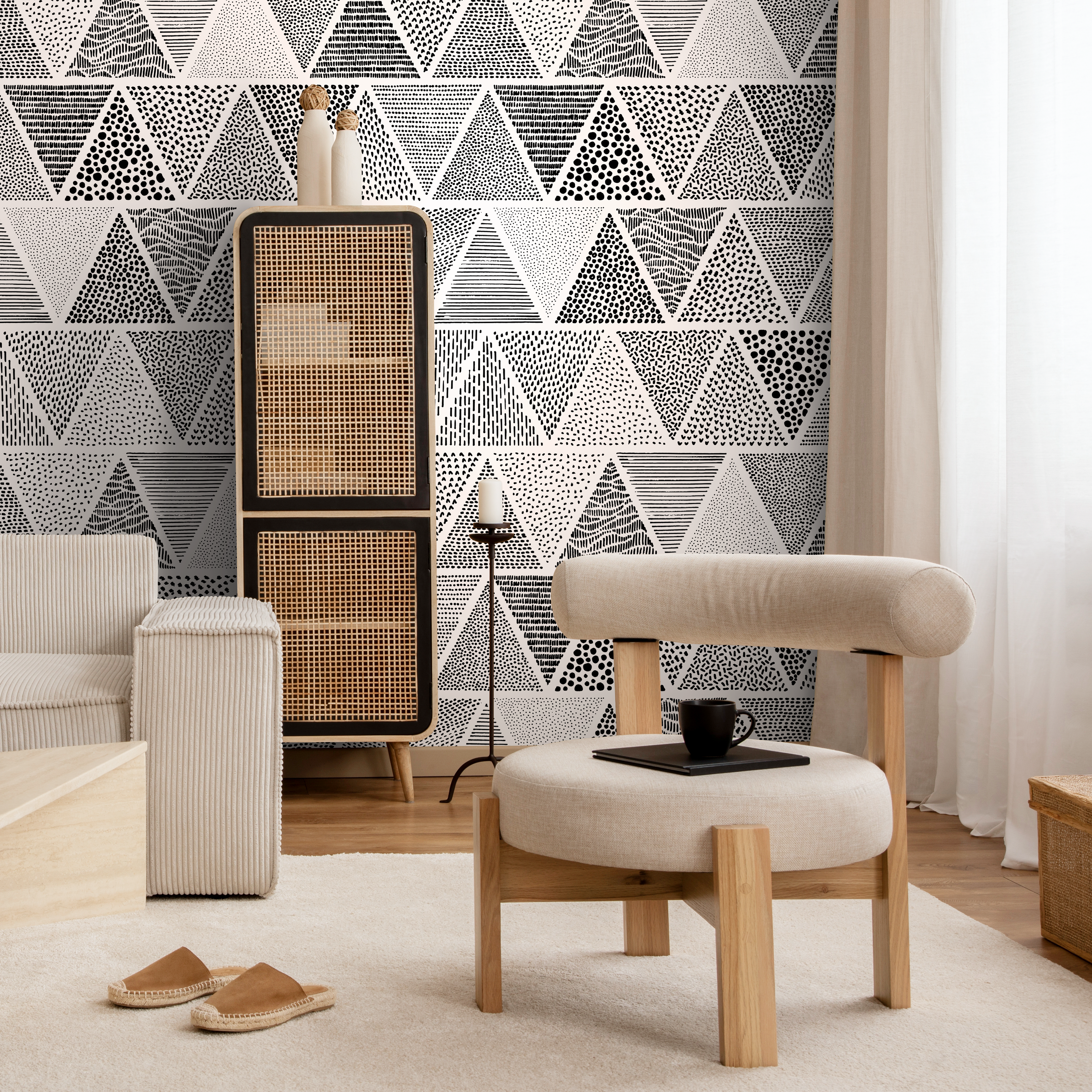 Geometric Wallpaper With Hand-drawn Triangle Motifs In Black And White - C053