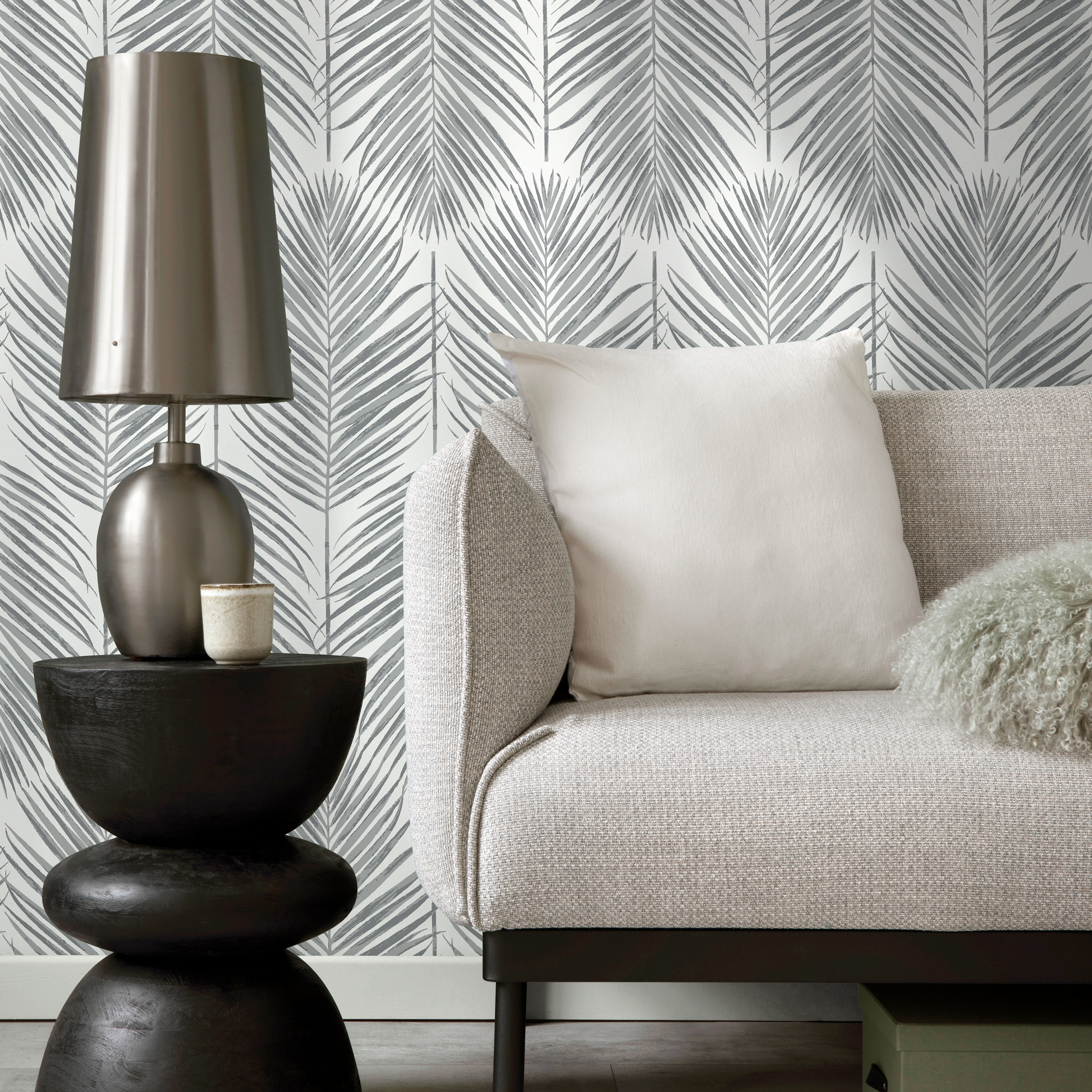 Botanical Wallpaper Featuring Vertical Palm Fronds In Gray - As1-c097