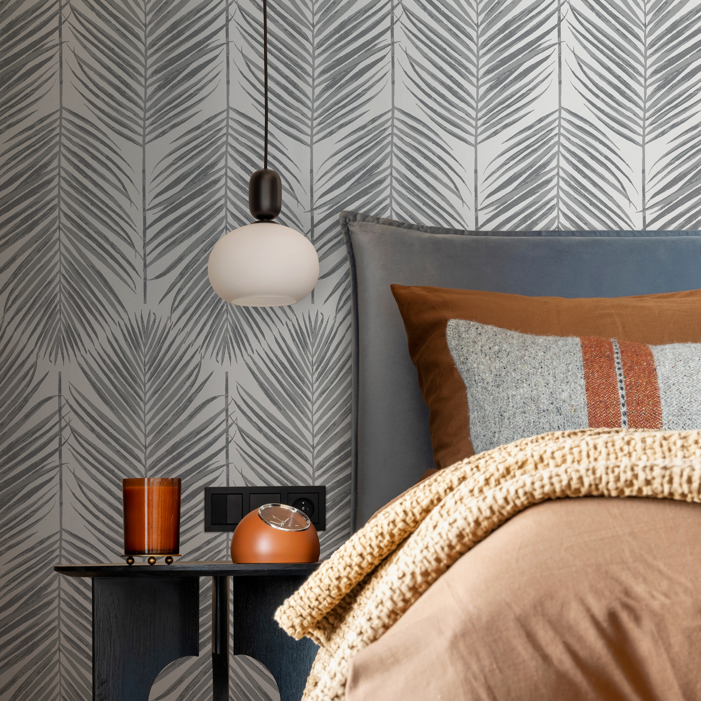 Botanical Wallpaper Featuring Vertical Palm Fronds In Gray - As1-c097