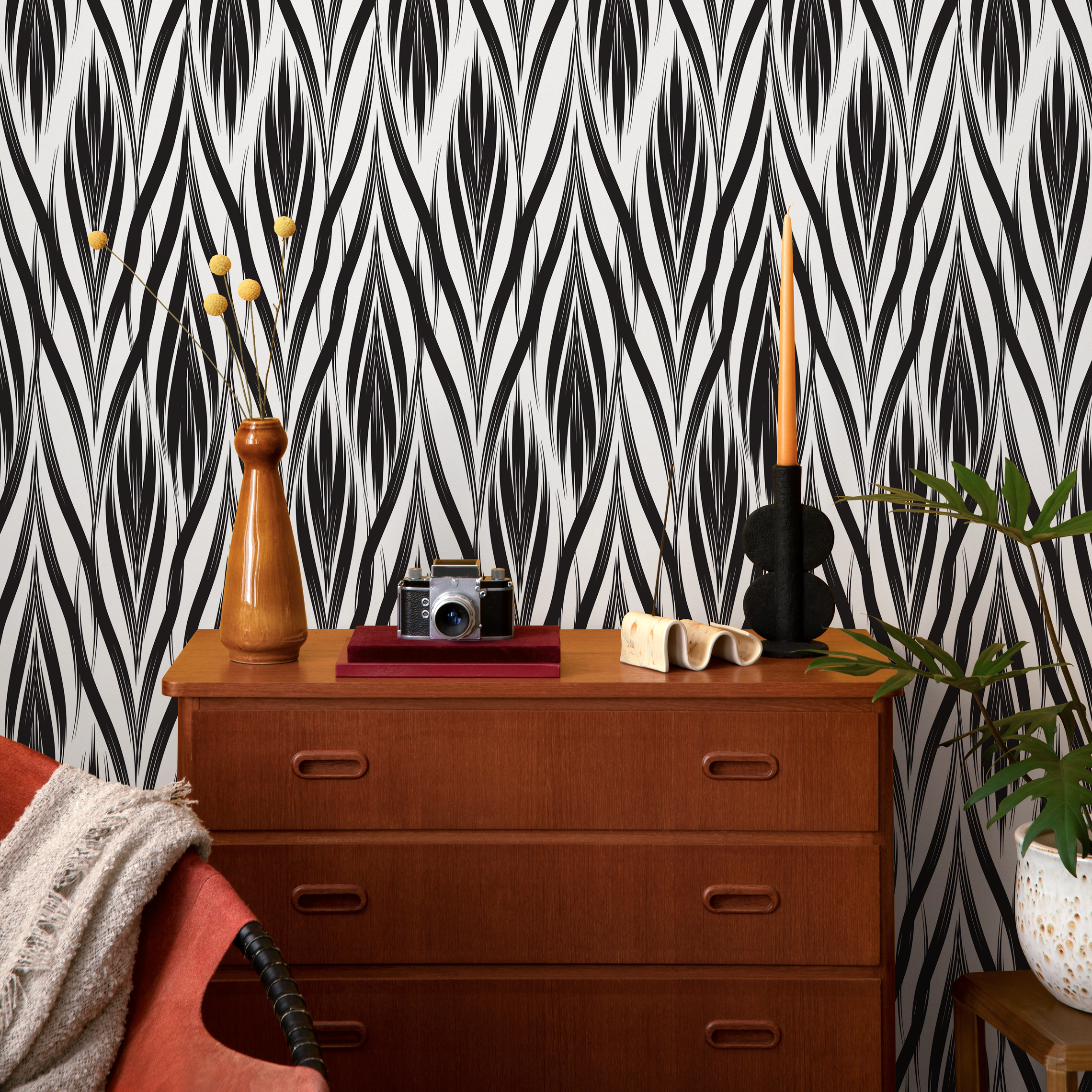 Art Deco Wallpaper With Sweeping Brush Strokes In Black And White - C101