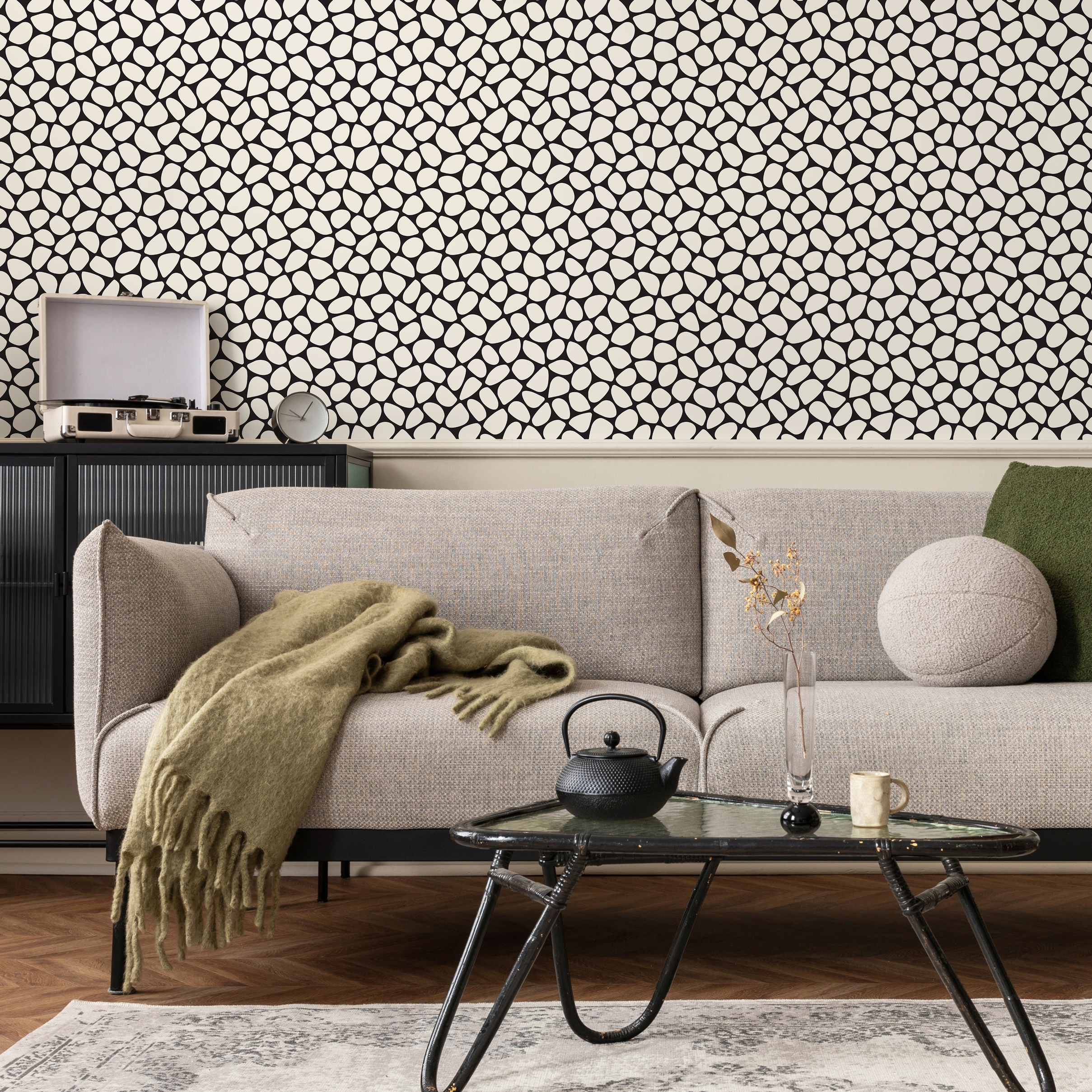 Abstract Wallpaper With An Organic Pebble Motif In Black And Off-white - C103