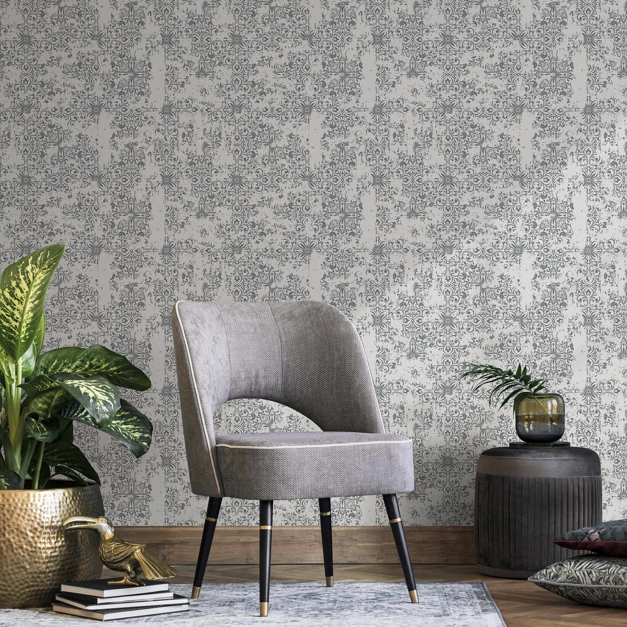 Classic Wallpaper With A Distressed Damask Motif In Gray And Light Gray - C157