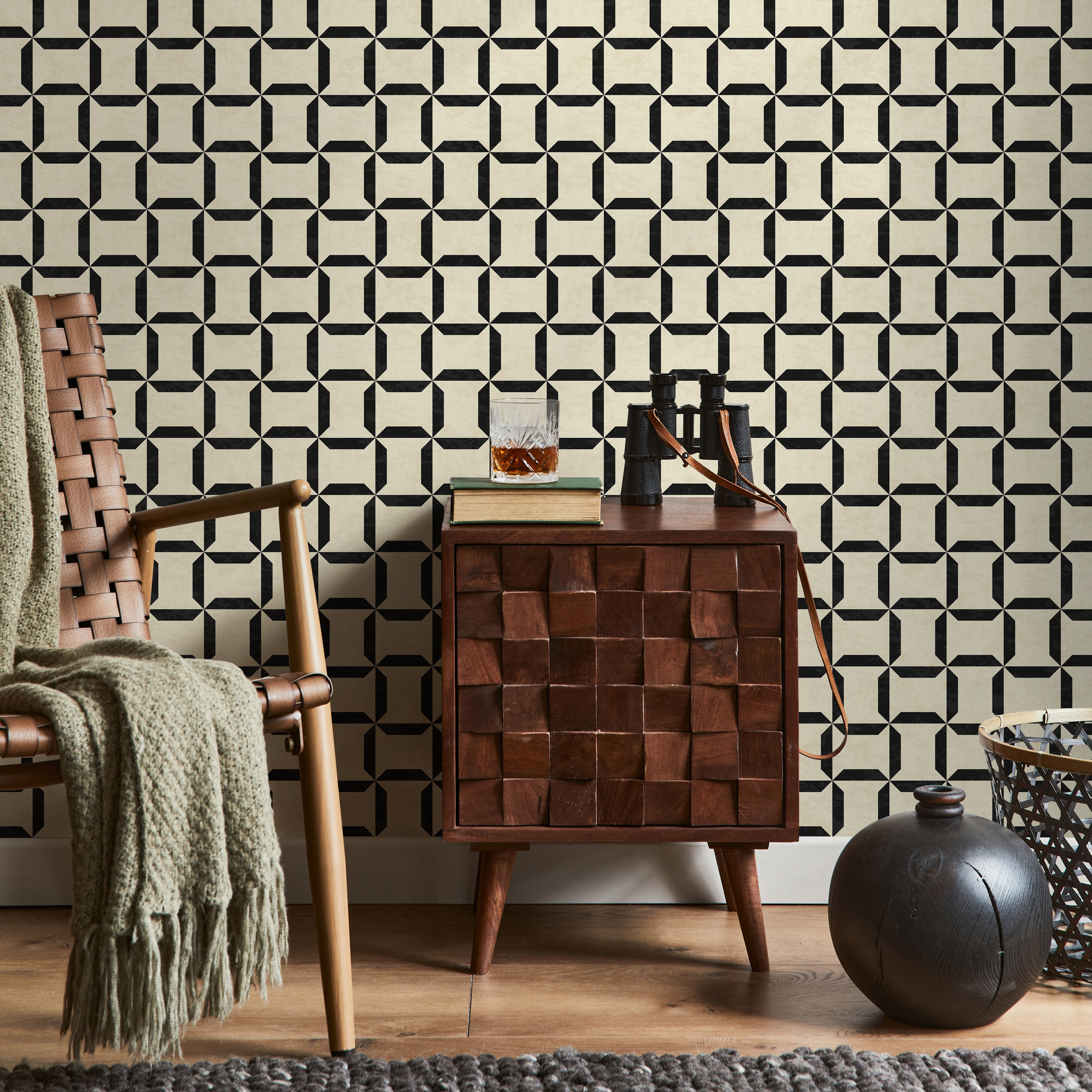 Geometric Wallpaper With An Interlocking Lattice Motif In Black And Cream - C158