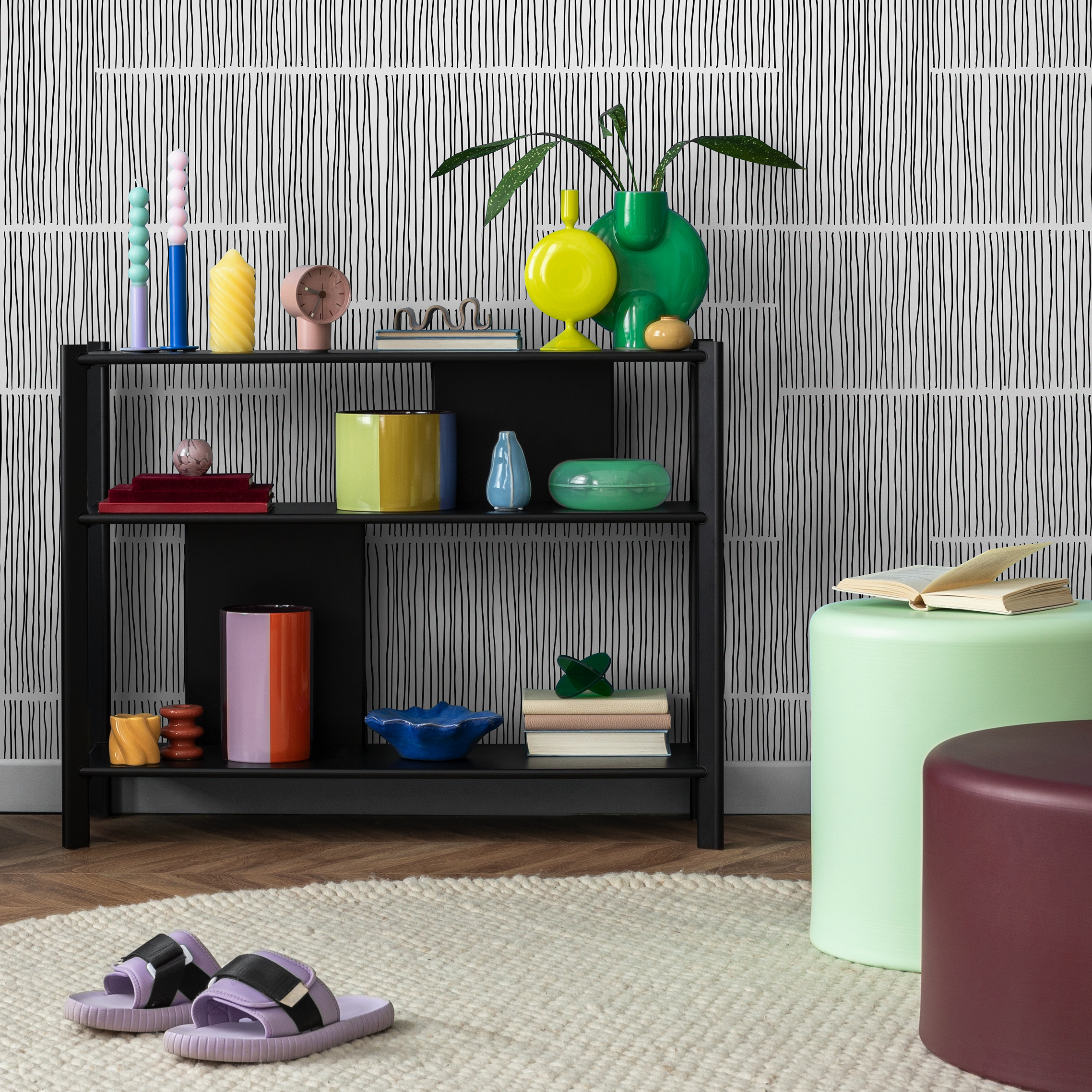 Abstract Wallpaper With Hand-drawn Vertical Lines In Black And White - C171