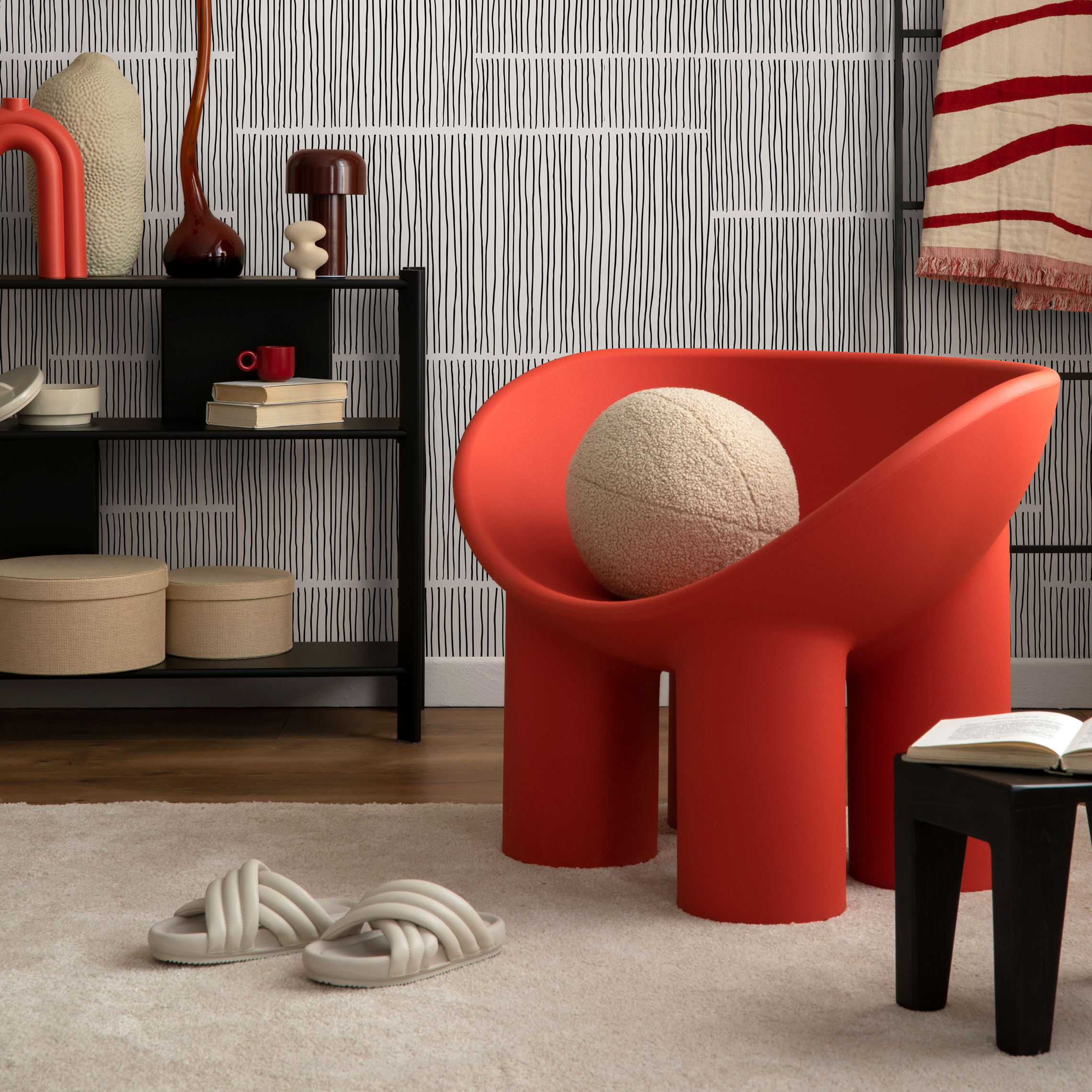 Abstract Wallpaper With Hand-drawn Vertical Lines In Black And White - C171