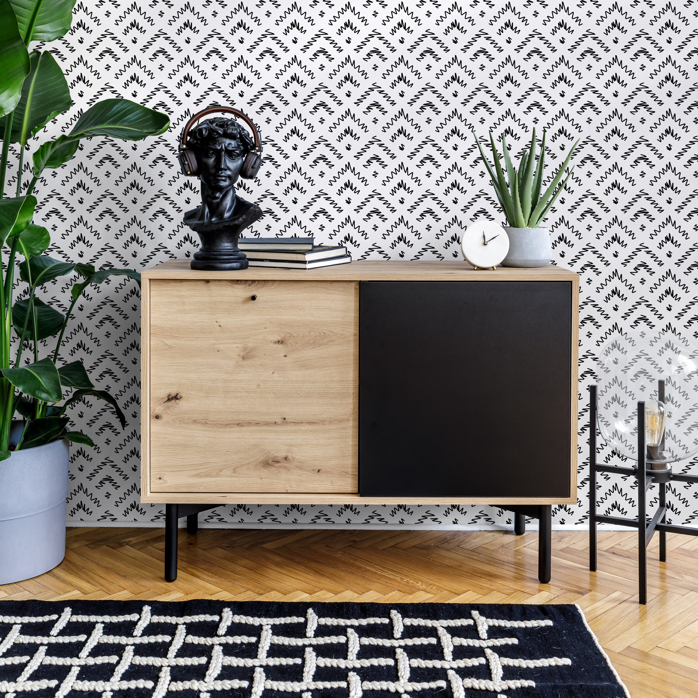 Geometric Wallpaper With A Sketched Diamond Motif In Black And White - C175