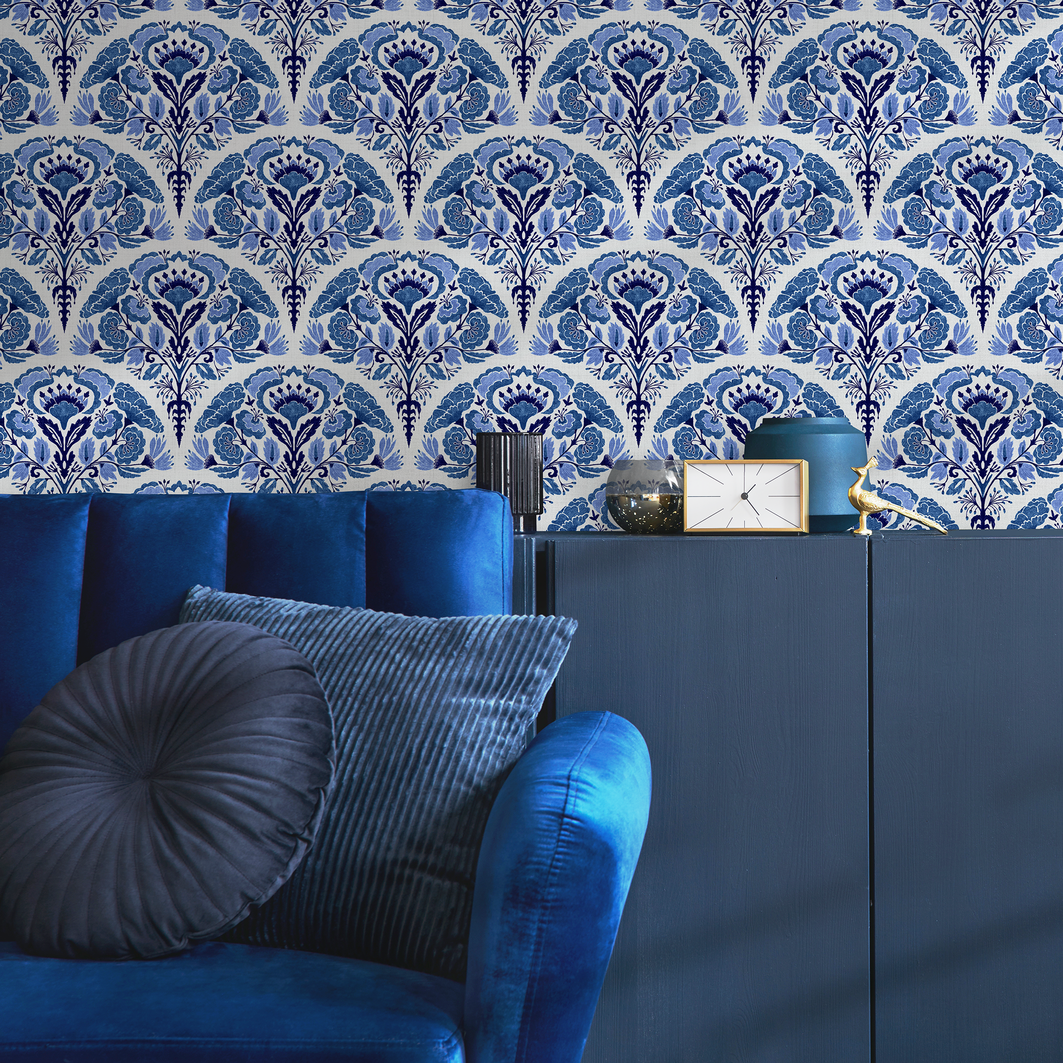 Damask Wallpaper With A Mediterranean Floral Motif In Blue - C236