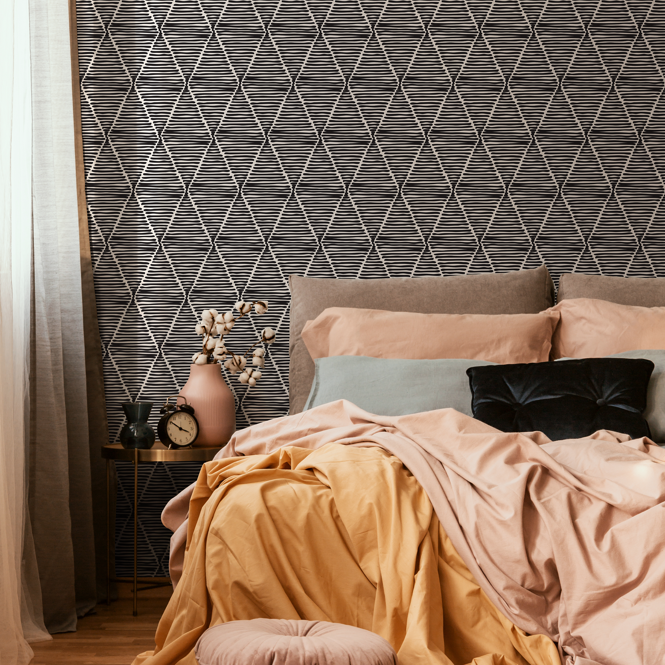 Geometric Wallpaper With Sketched Diamond Shapes In Black And White - C238