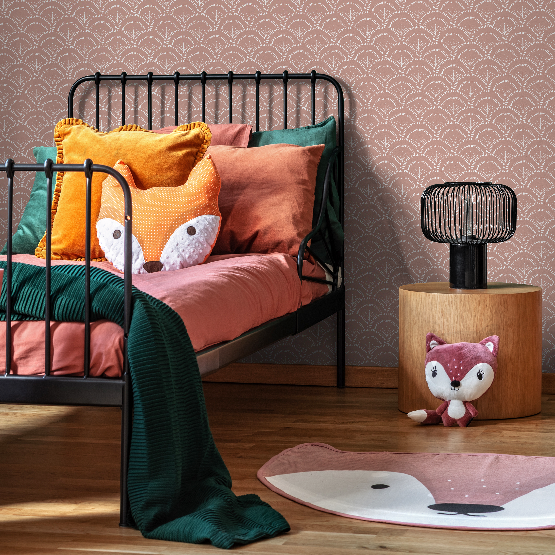 Art Deco Wallpaper With A Scalloped Fan Motif In Pink And White - C279