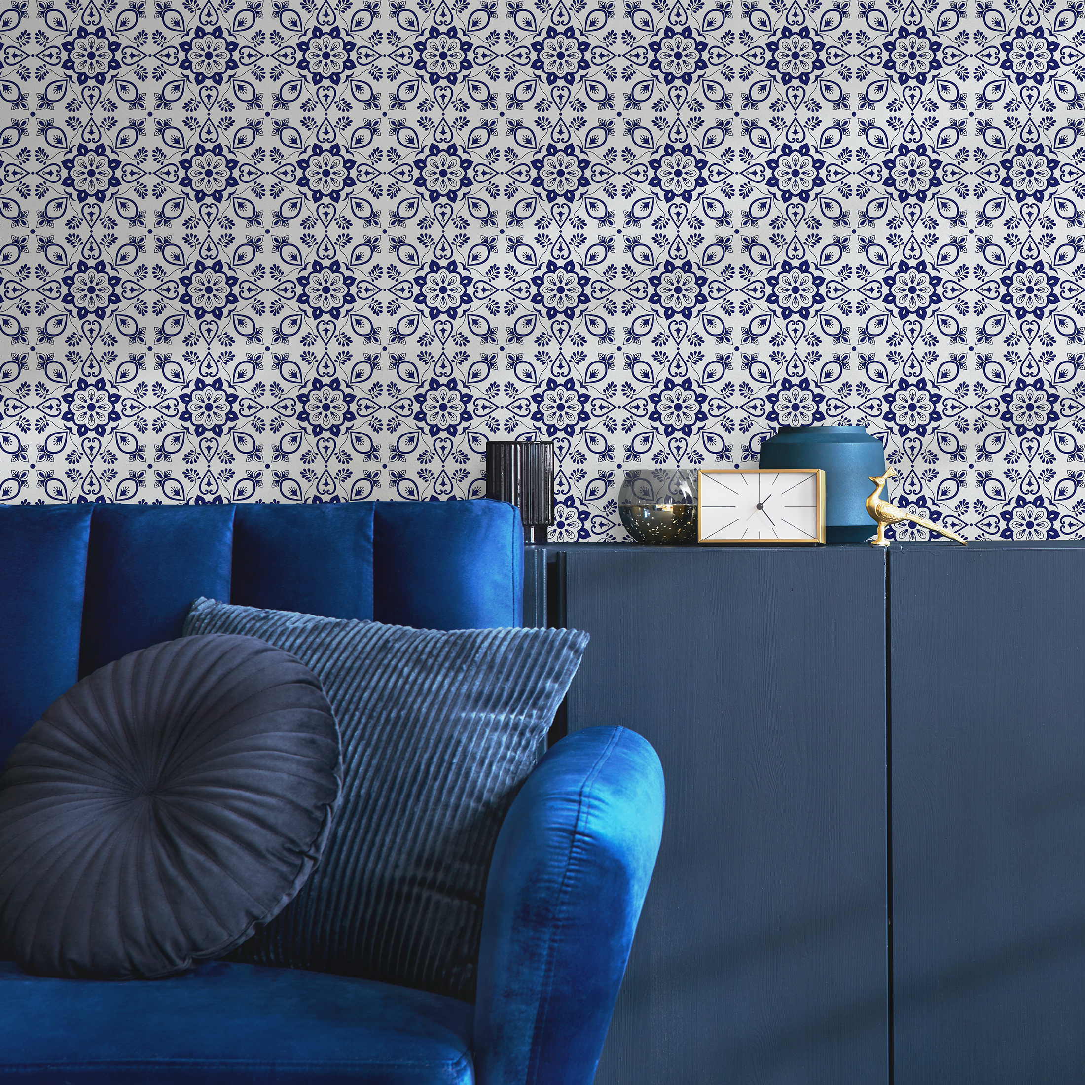 Tile Wallpaper With A Mediterranean Floral Motif In Blue And White - C299