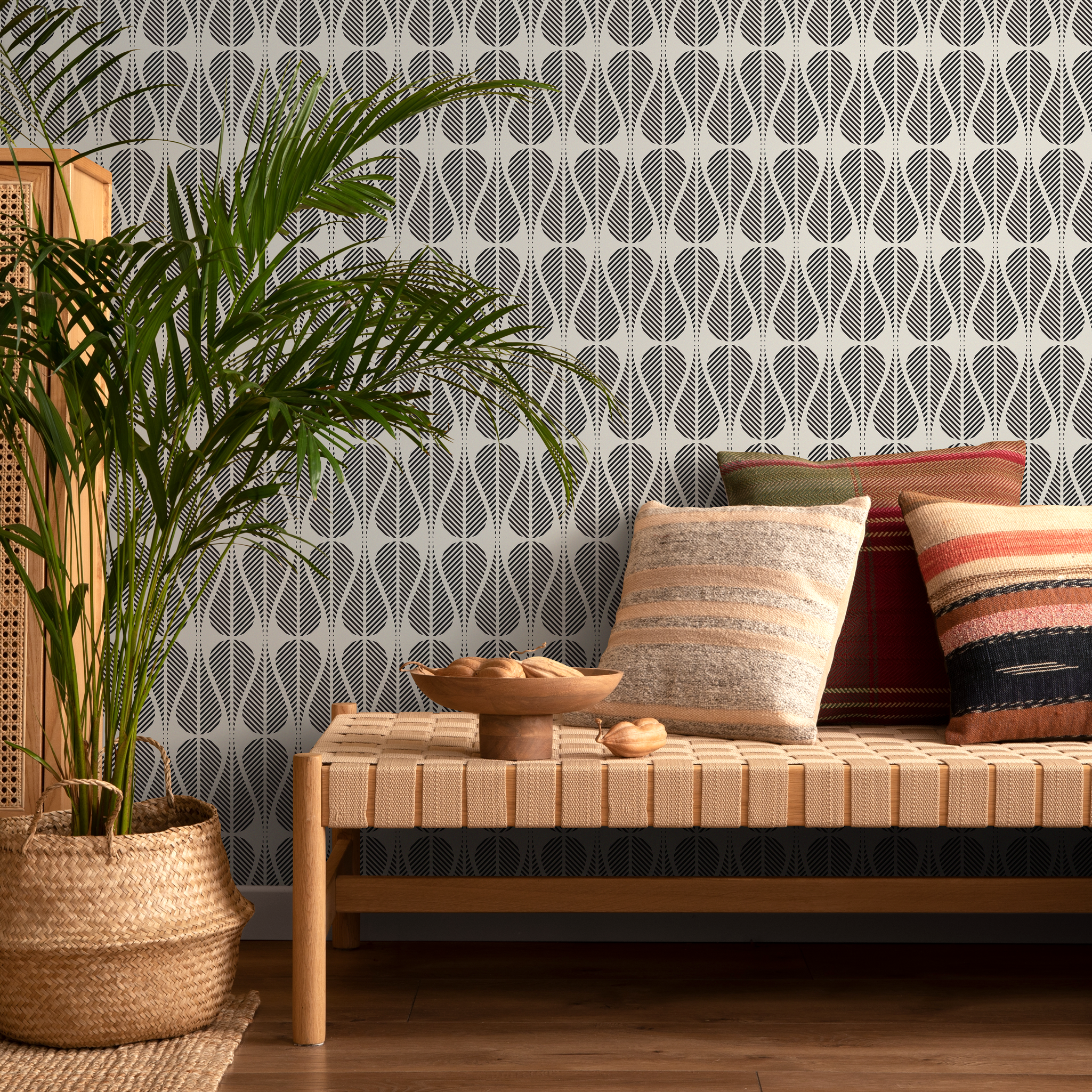 Geometric Wallpaper With A Stylized Leaf Motif In Black And Off-white - C327