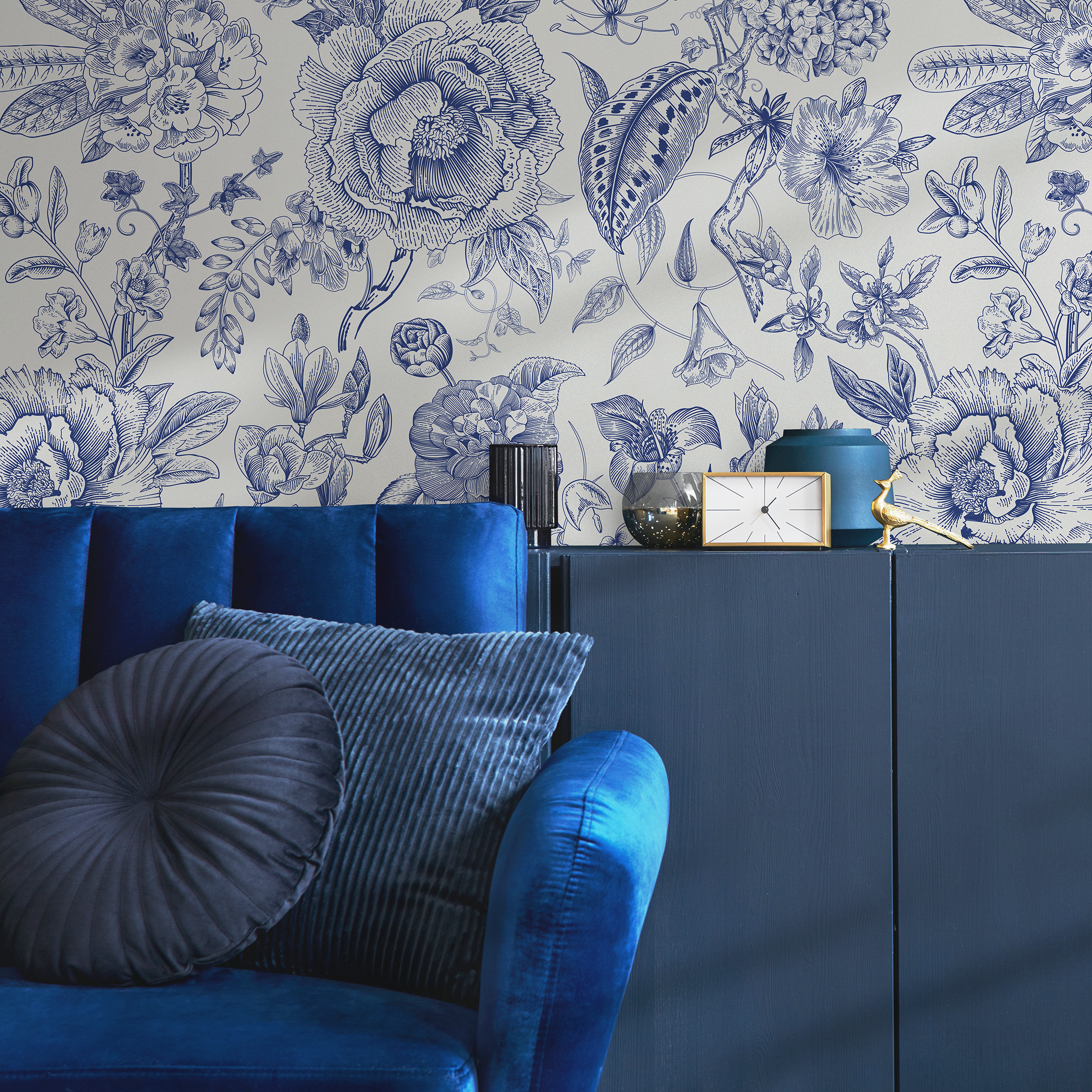 Floral Wallpaper With A Vintage Toile Motif In Blue And Cream - C359