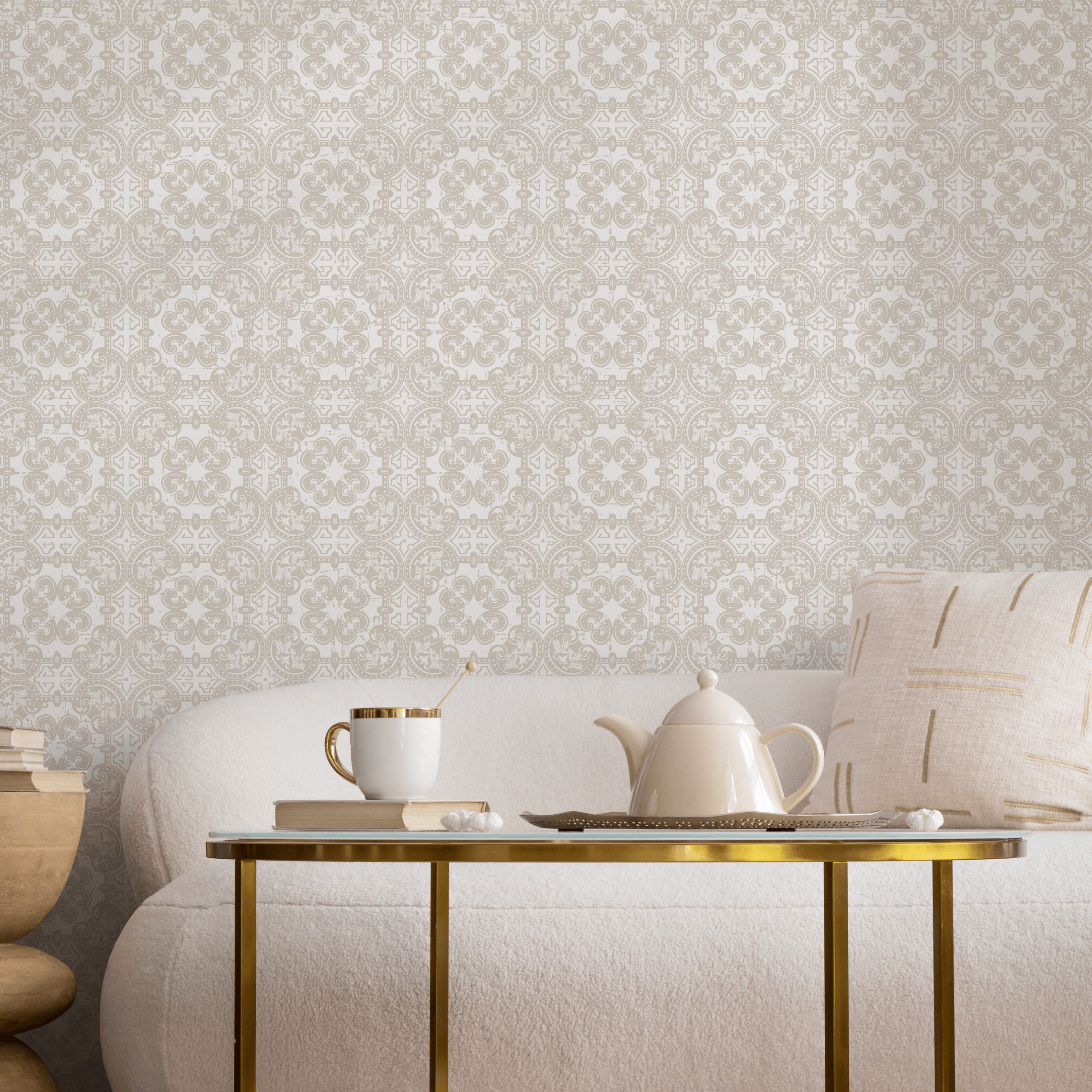 Damask Wallpaper With An Intricate Medallion Motif In Beige And Cream - C422