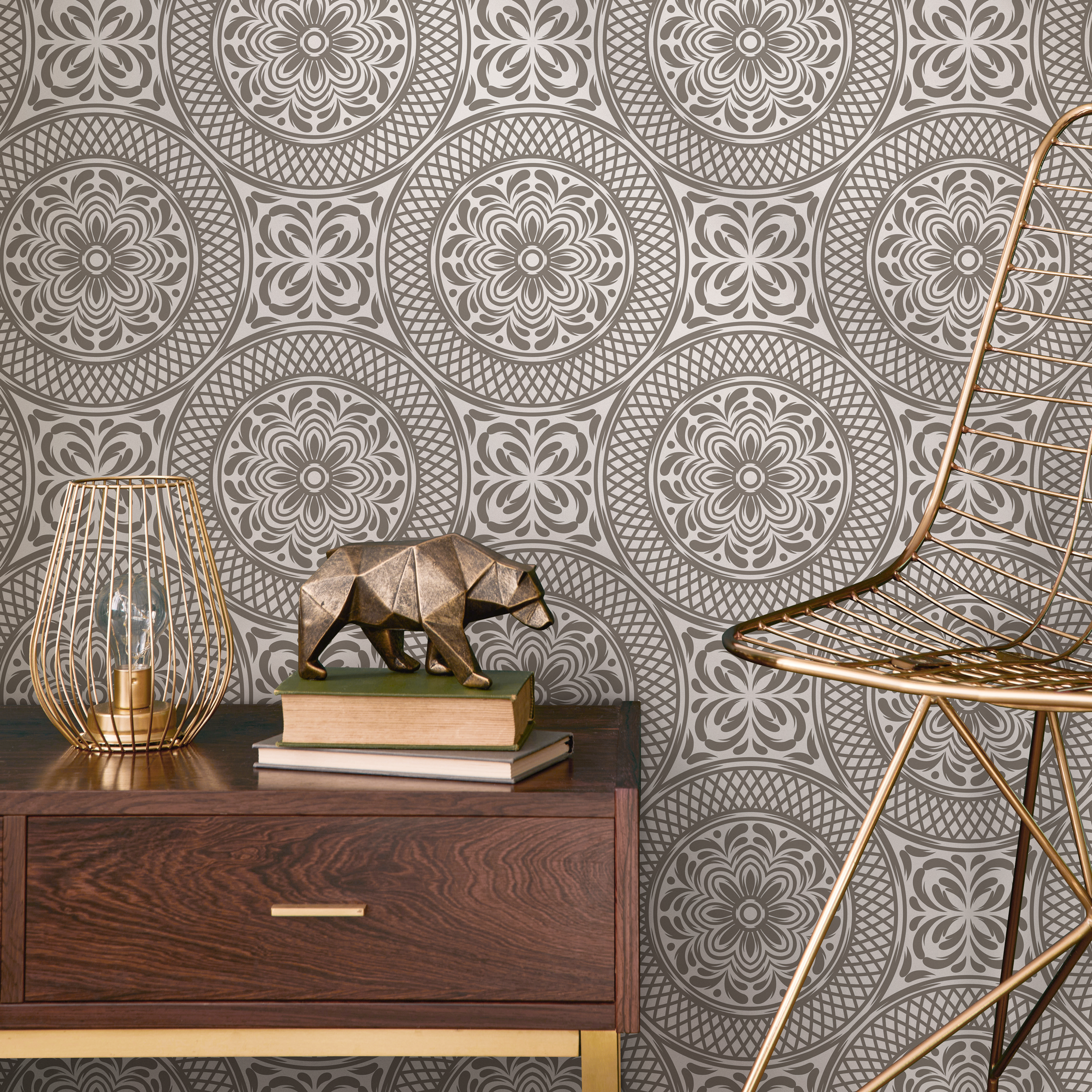 Arabic Wallpaper With An Intricate Medallion Motif In Beige And Cream - C427