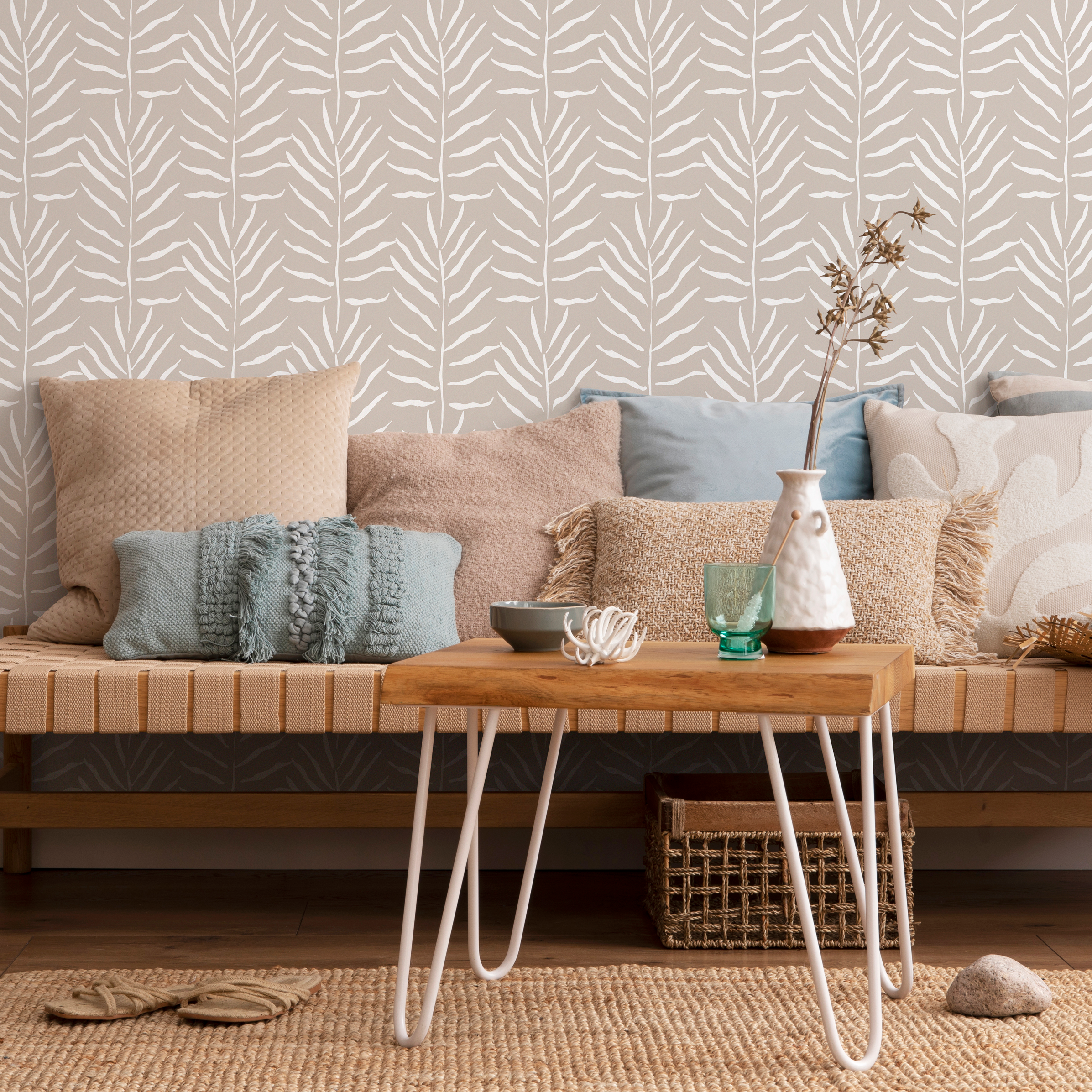 Botanical Wallpaper With A Minimalist Leaf Pattern In Taupe And White - C431