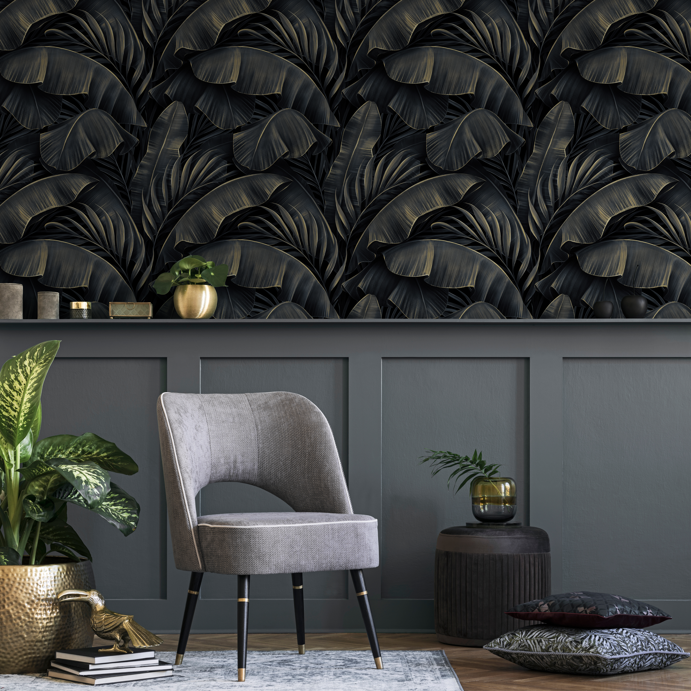 Botanical Wallpaper Featuring Layered Banana Leaves In Black And Gold - C444