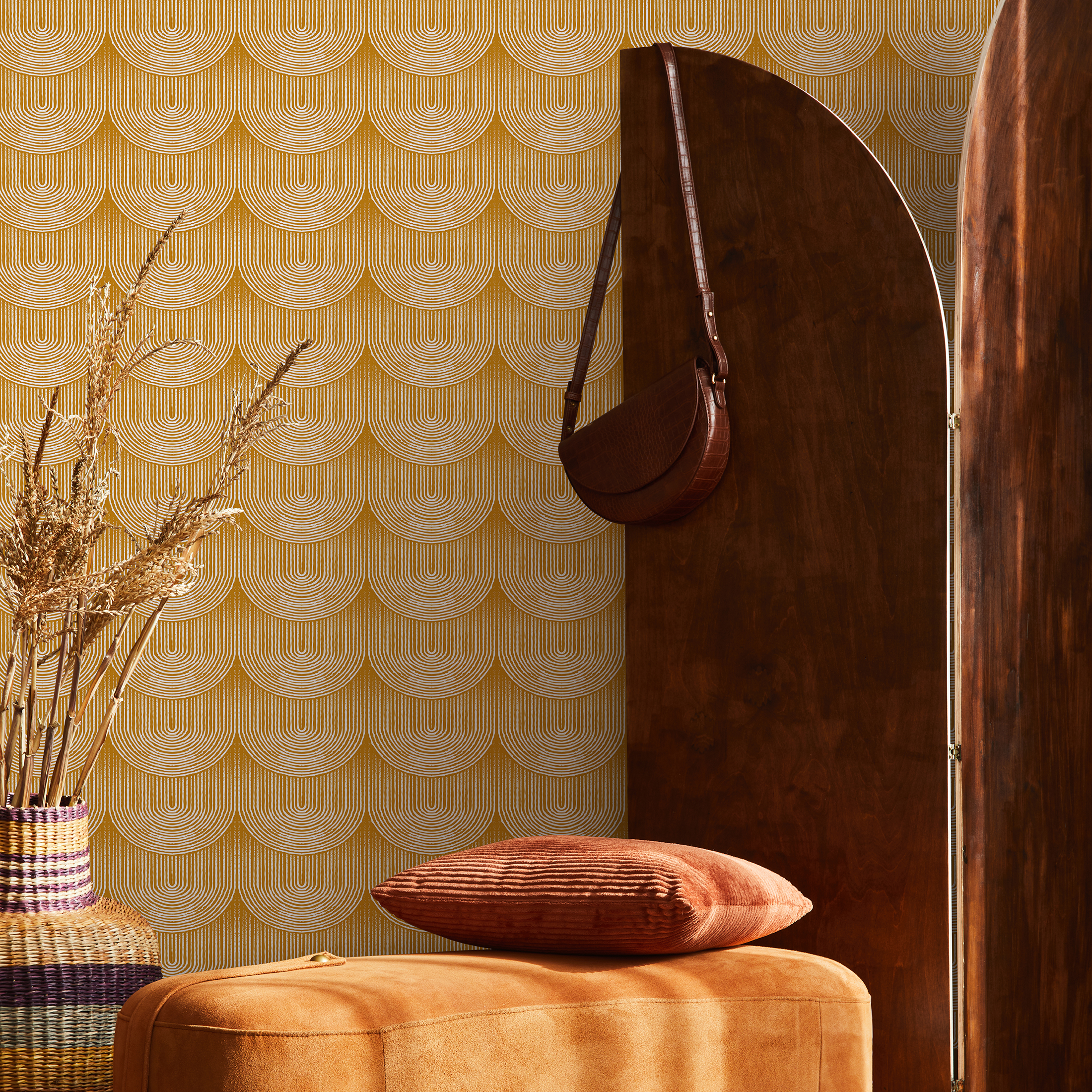 Art Deco Wallpaper With A Scalloped Arch Motif In Yellow And White - C484