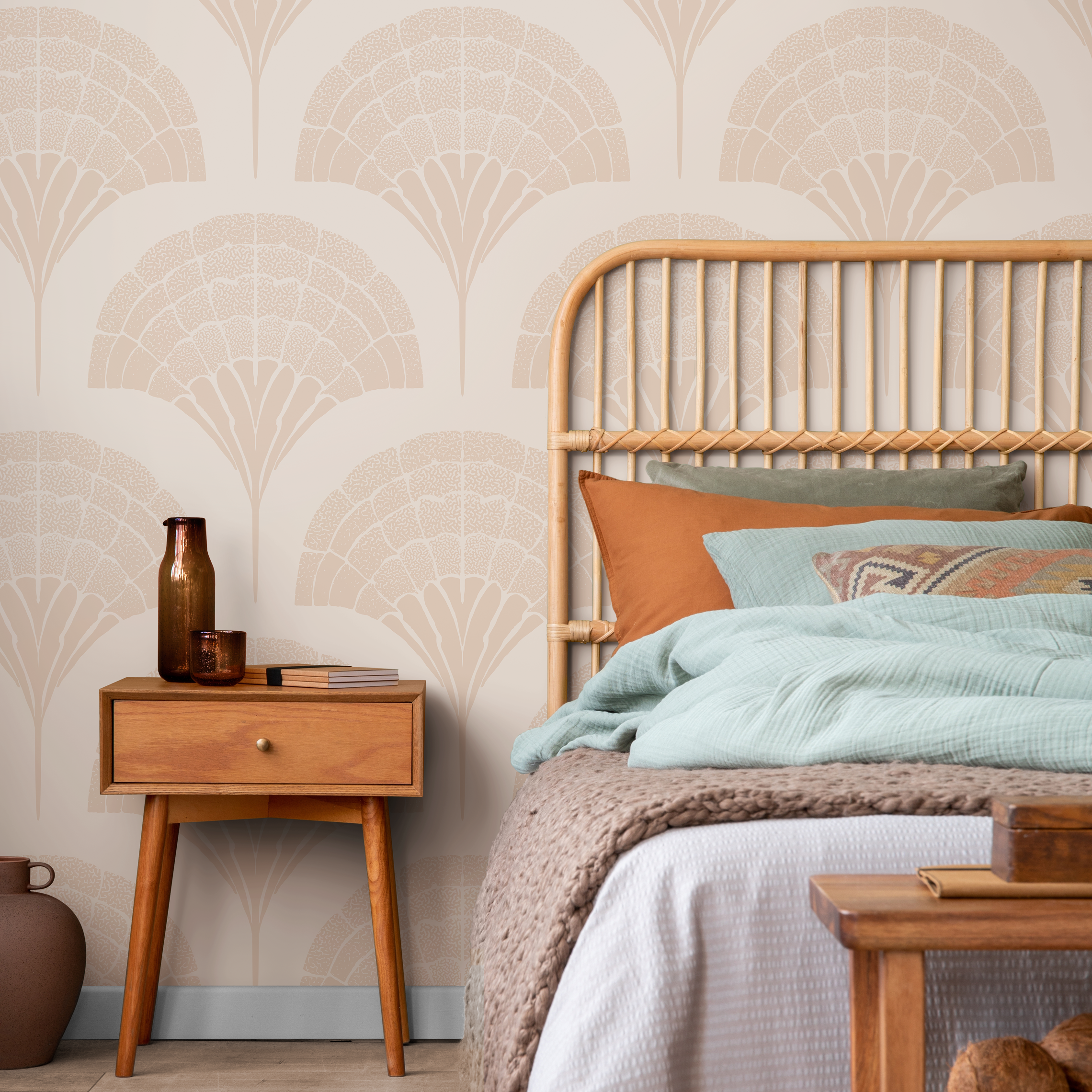 Art Deco Wallpaper With A Stylized Fan Motif In Beige And Cream - C500