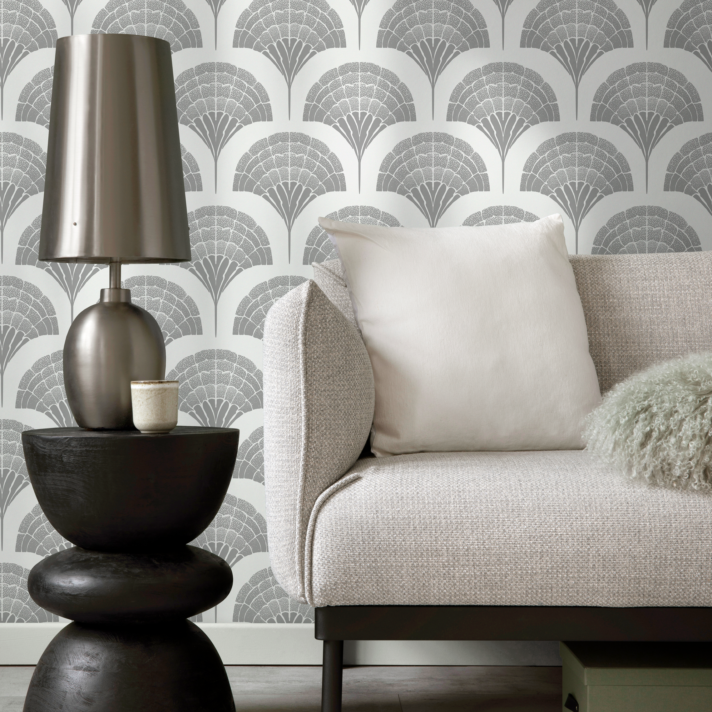 Art Deco Wallpaper With A Stylized Ginkgo Leaf Motif In Gray - C501