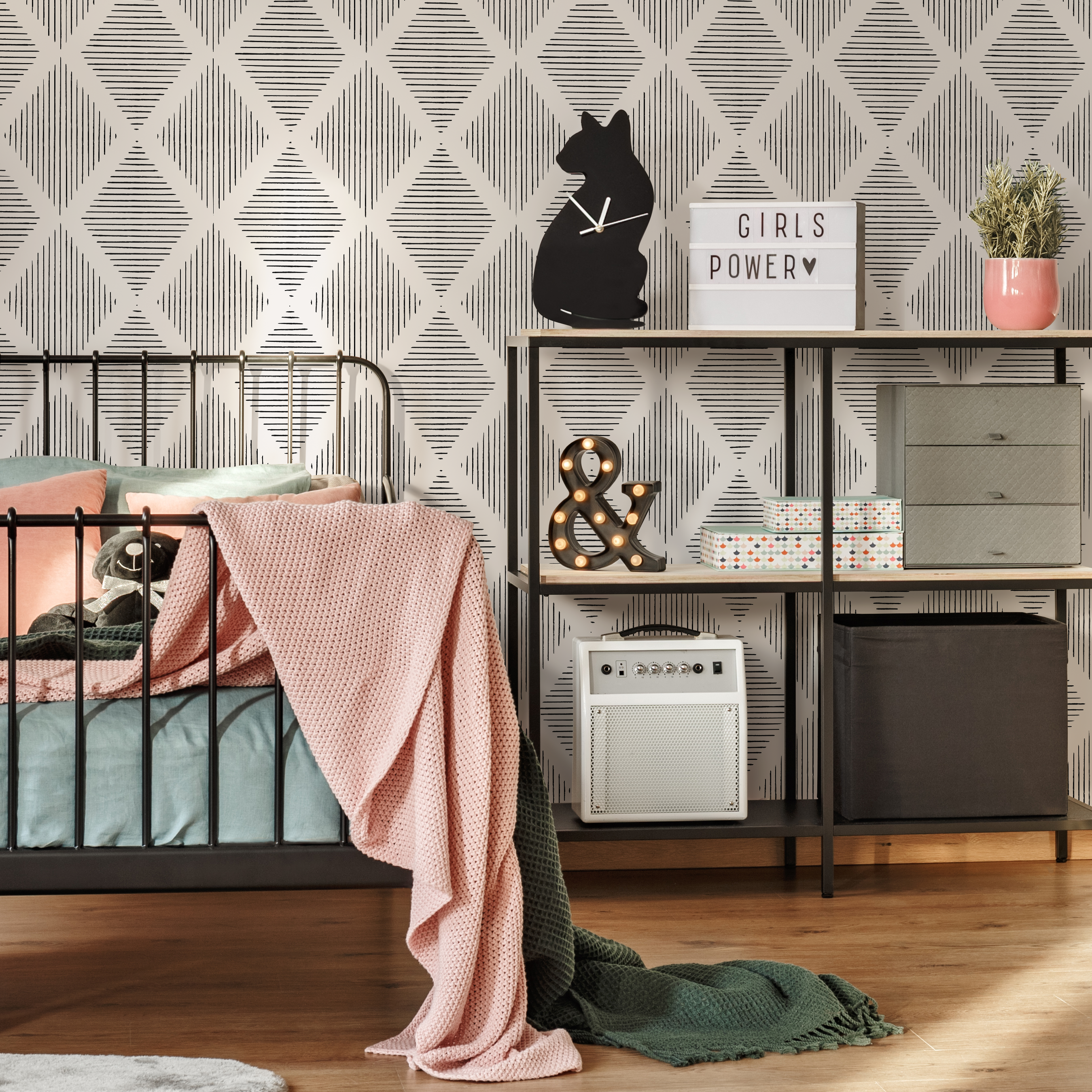 Geometric Wallpaper With A Lined Diamond Motif In Black And White - C523