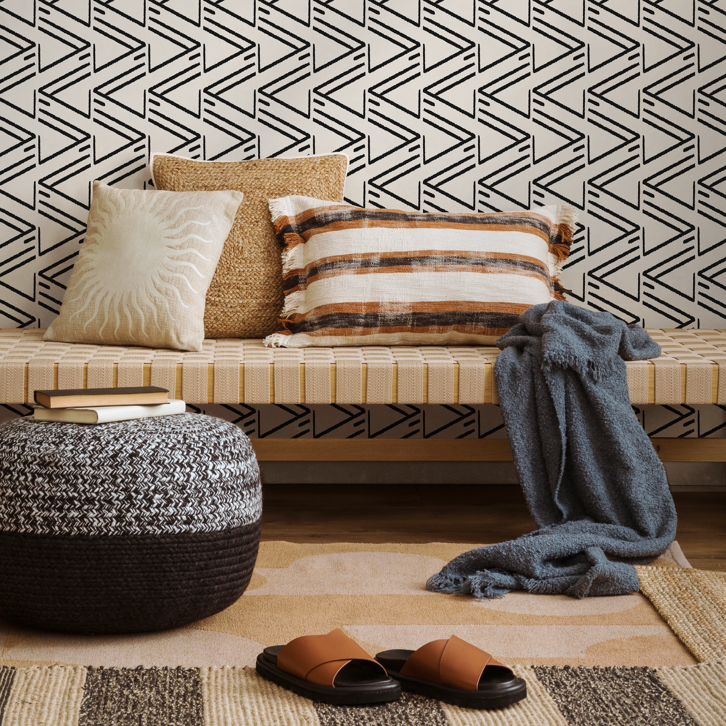 Geometric Wallpaper With A Modern V-line Motif In Black And Off-white - C540