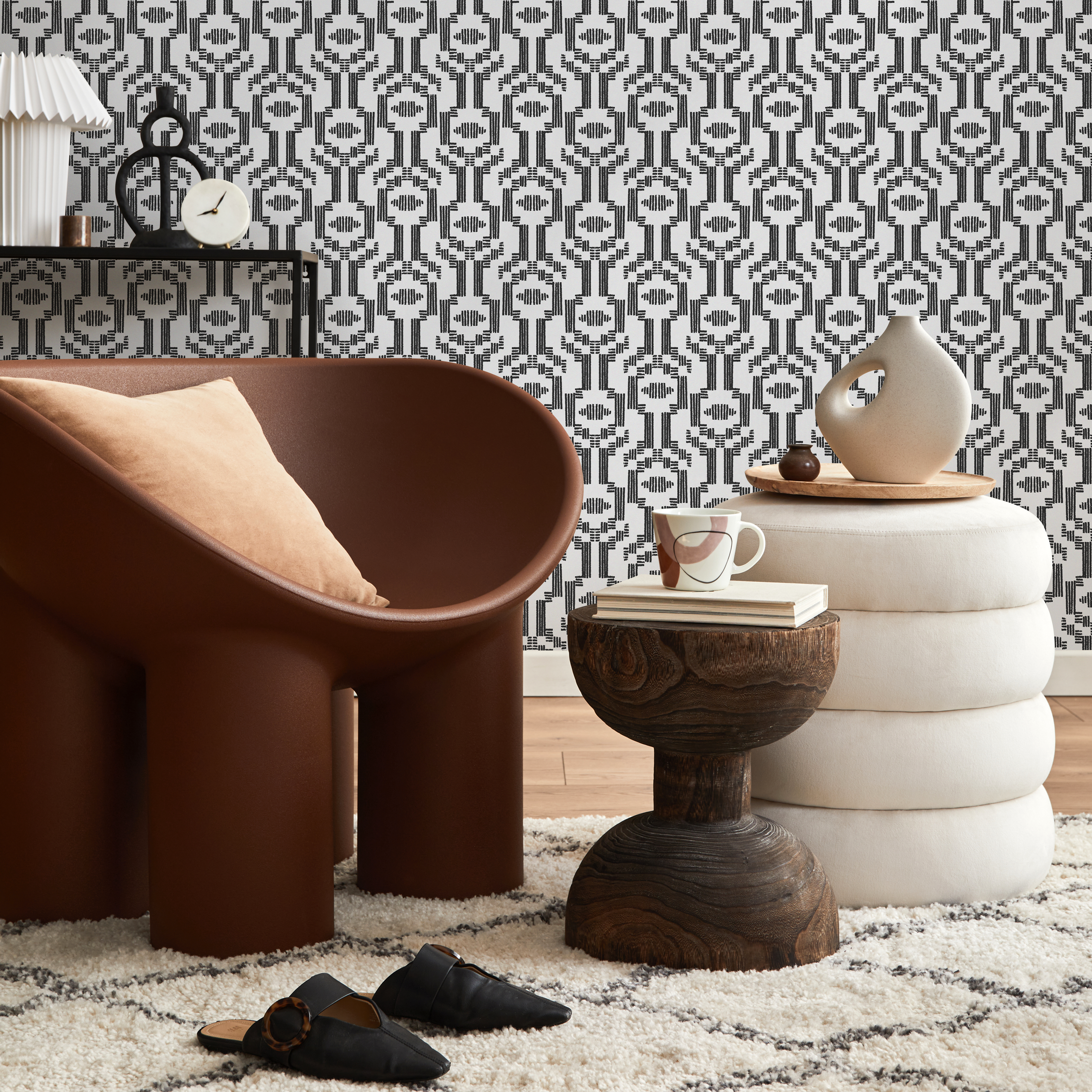 Geometric Wallpaper With A Bold Tribal Motif In Black And White - C543