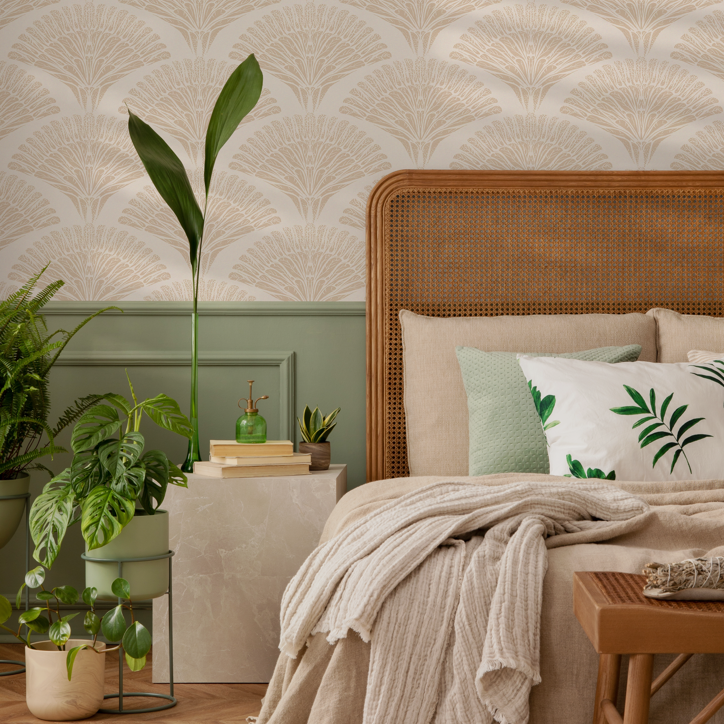 Art Deco Wallpaper With A Stylized Palm Frond Motif In Beige And Cream - C545