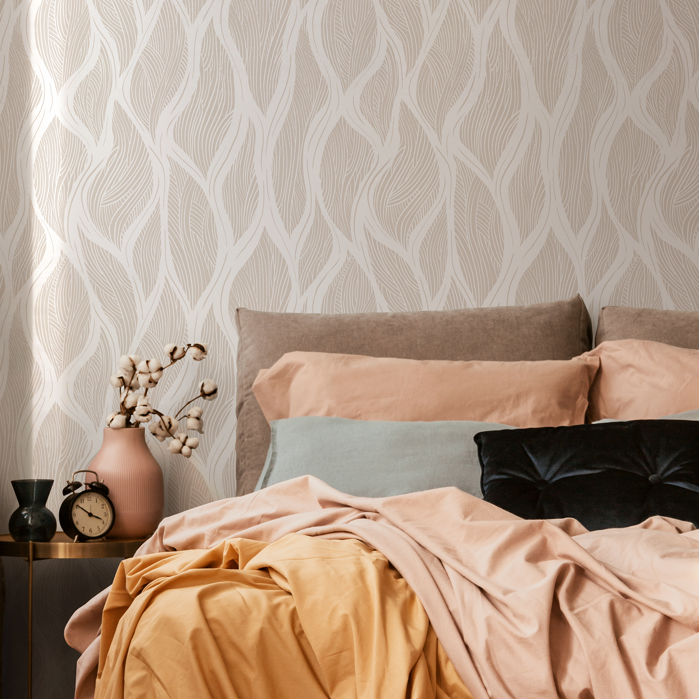 Abstract Wallpaper With Wavy Leaf Motifs In Beige And Off-white - C627