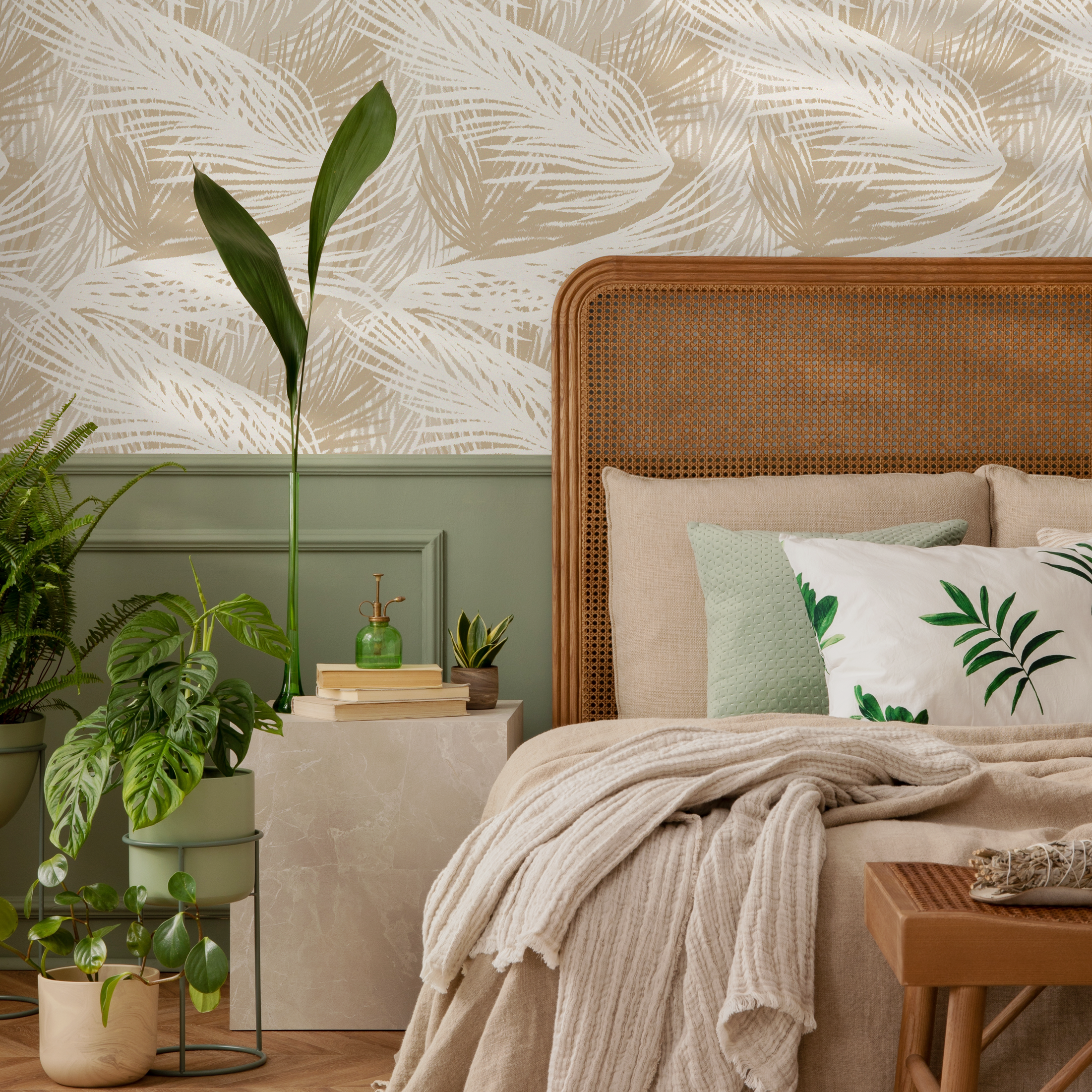 Tropical Wallpaper With A Boho Palm Leaf Motif In Beige And Cream - C653