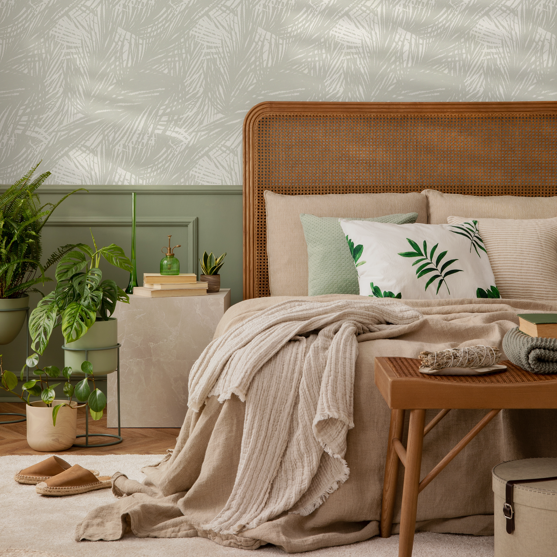 Tropical Wallpaper With Sketched Palm Fronds In Light Gray And Cream - C654