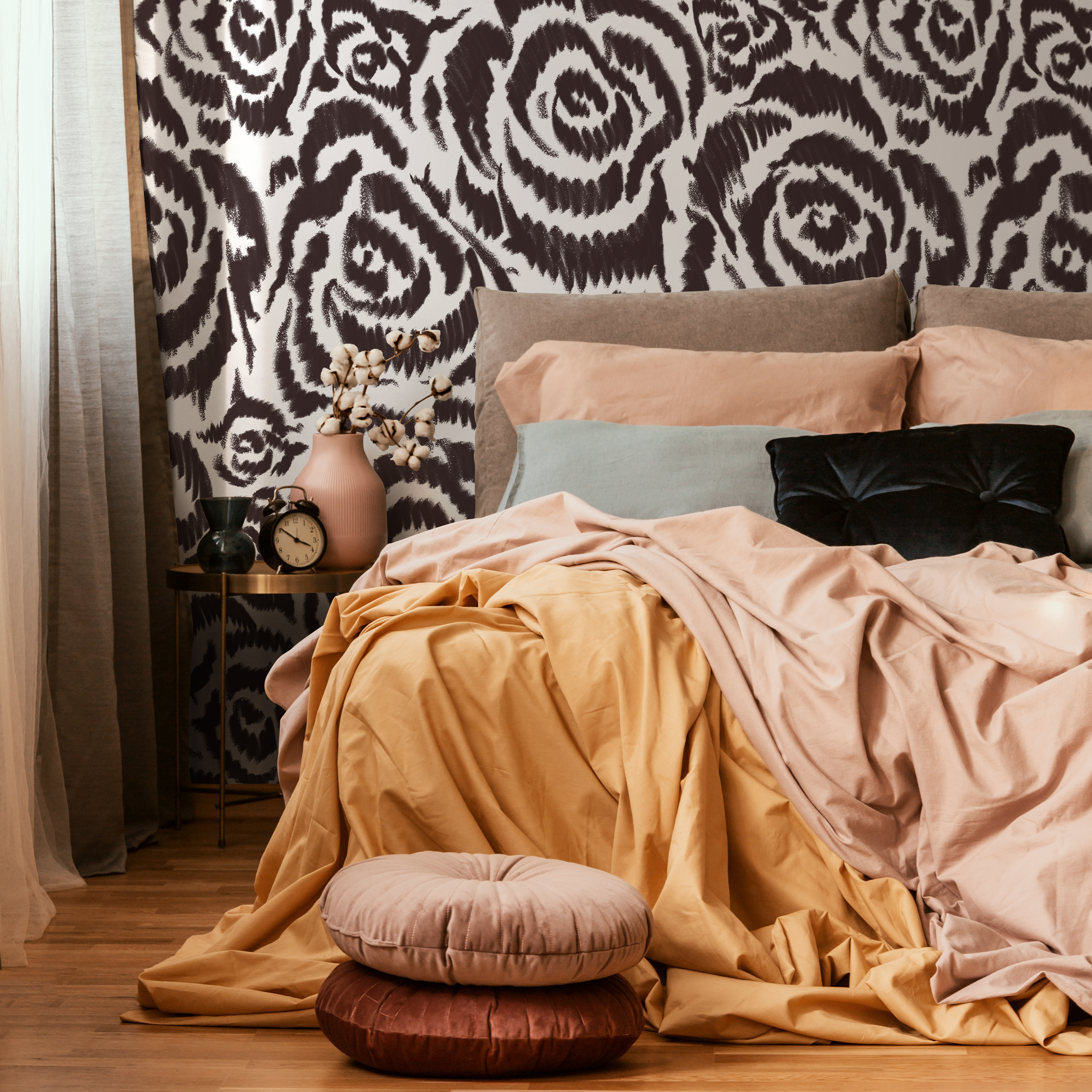 Floral Wallpaper With An Abstract Rose Motif In Brown And White - C660