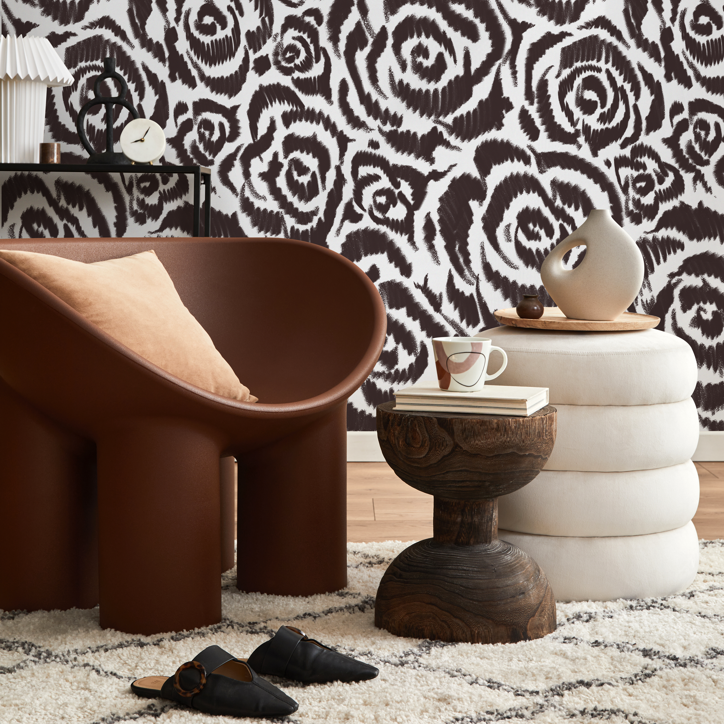 Floral Wallpaper With An Abstract Rose Motif In Brown And White - C660
