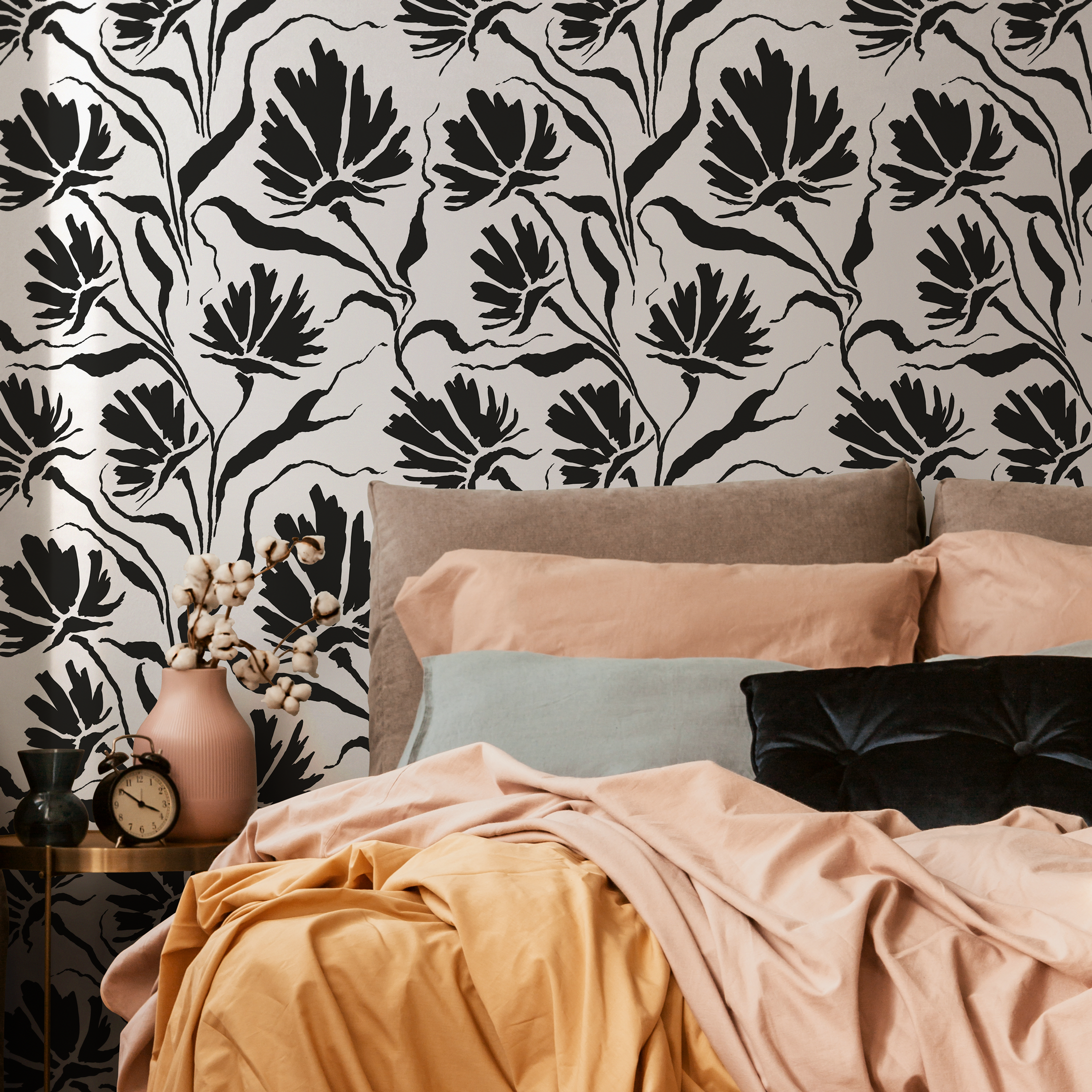 Floral Wallpaper With A Bold Ink-drawn Motif In Black And White - C672