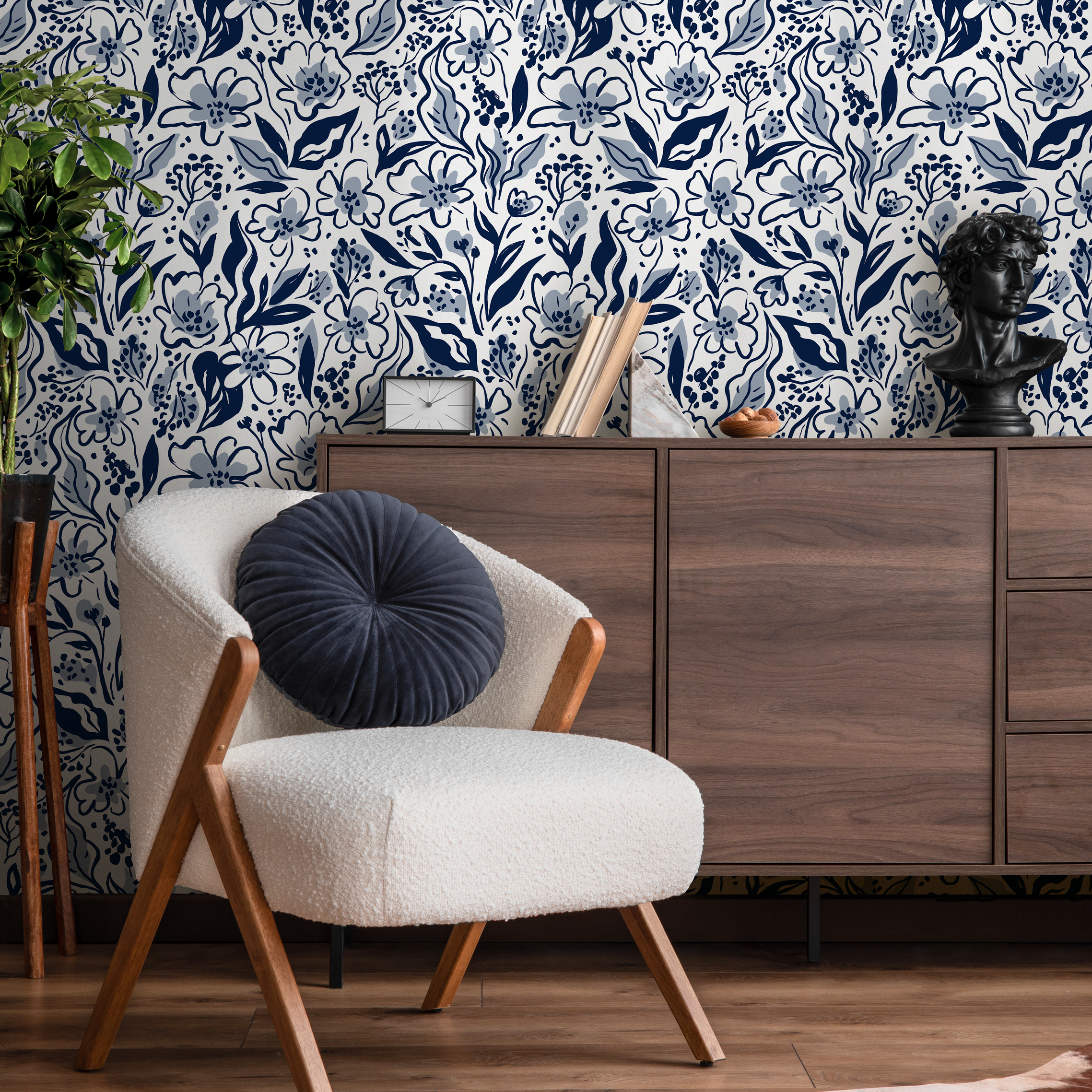 Floral Wallpaper With Painterly Blooms And Leaves In Navy And Blue - C692