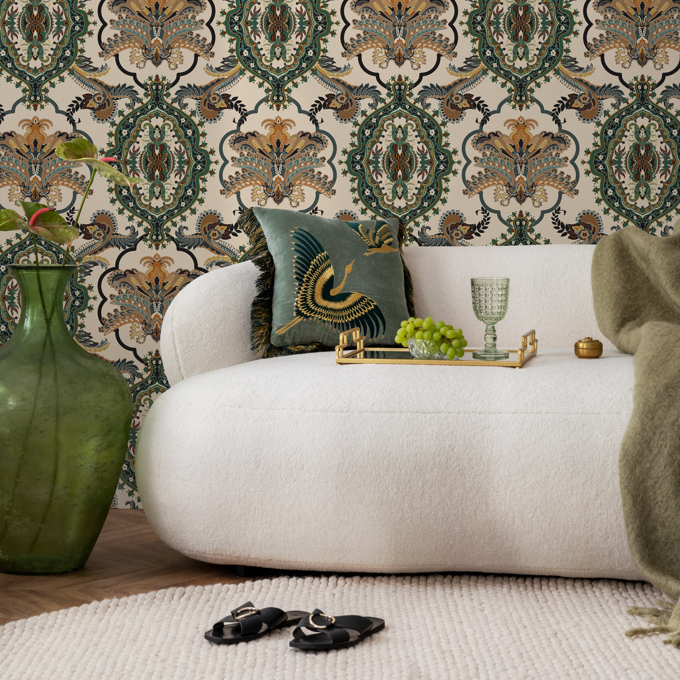 Damask Wallpaper With An Ornate Victorian Paisley Motif In Green, Gold, And Brown - C700
